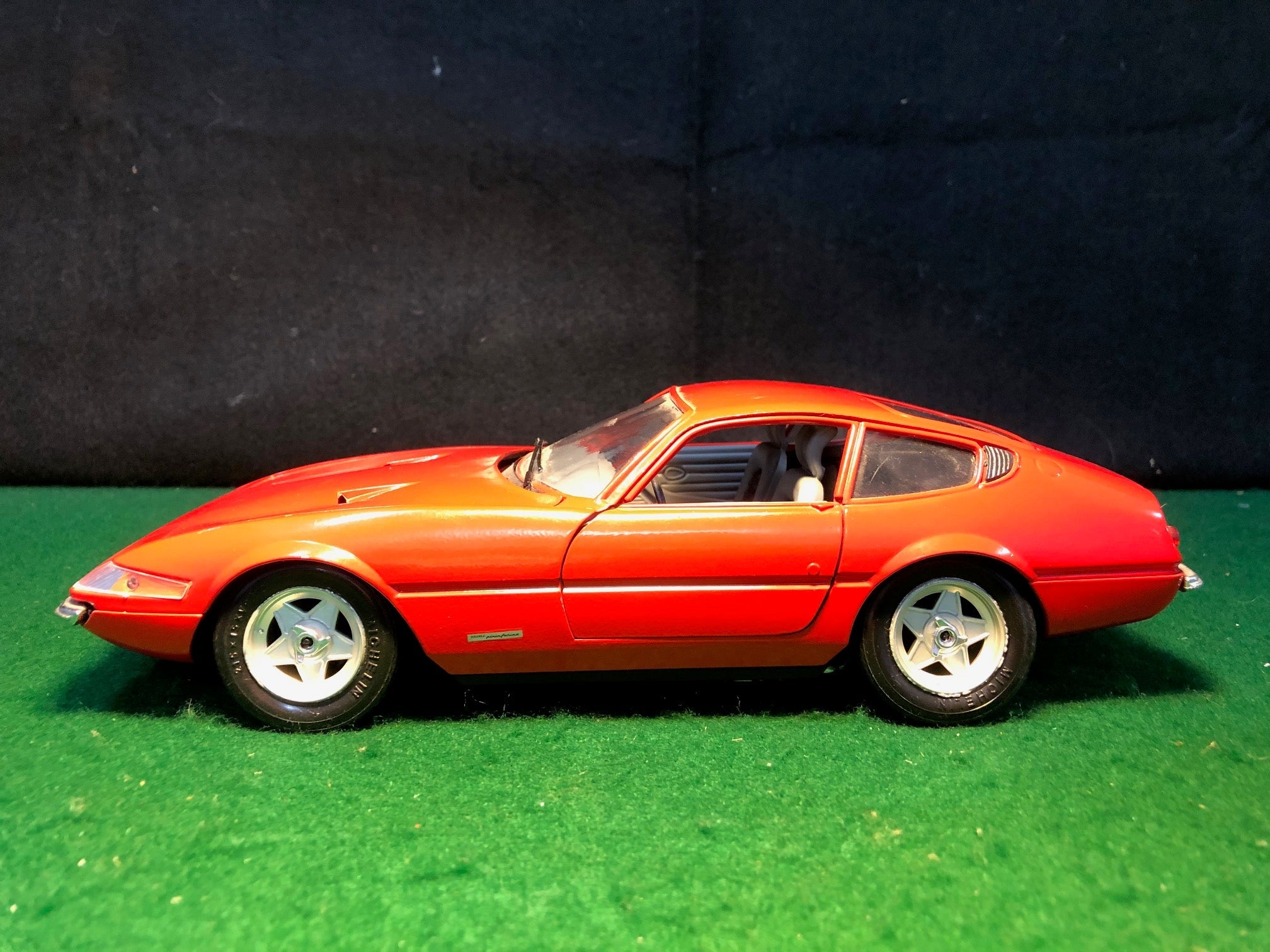 Ferrari 365 GTB/4, Red 1:18 by Giodi Techno (740011)(No box)