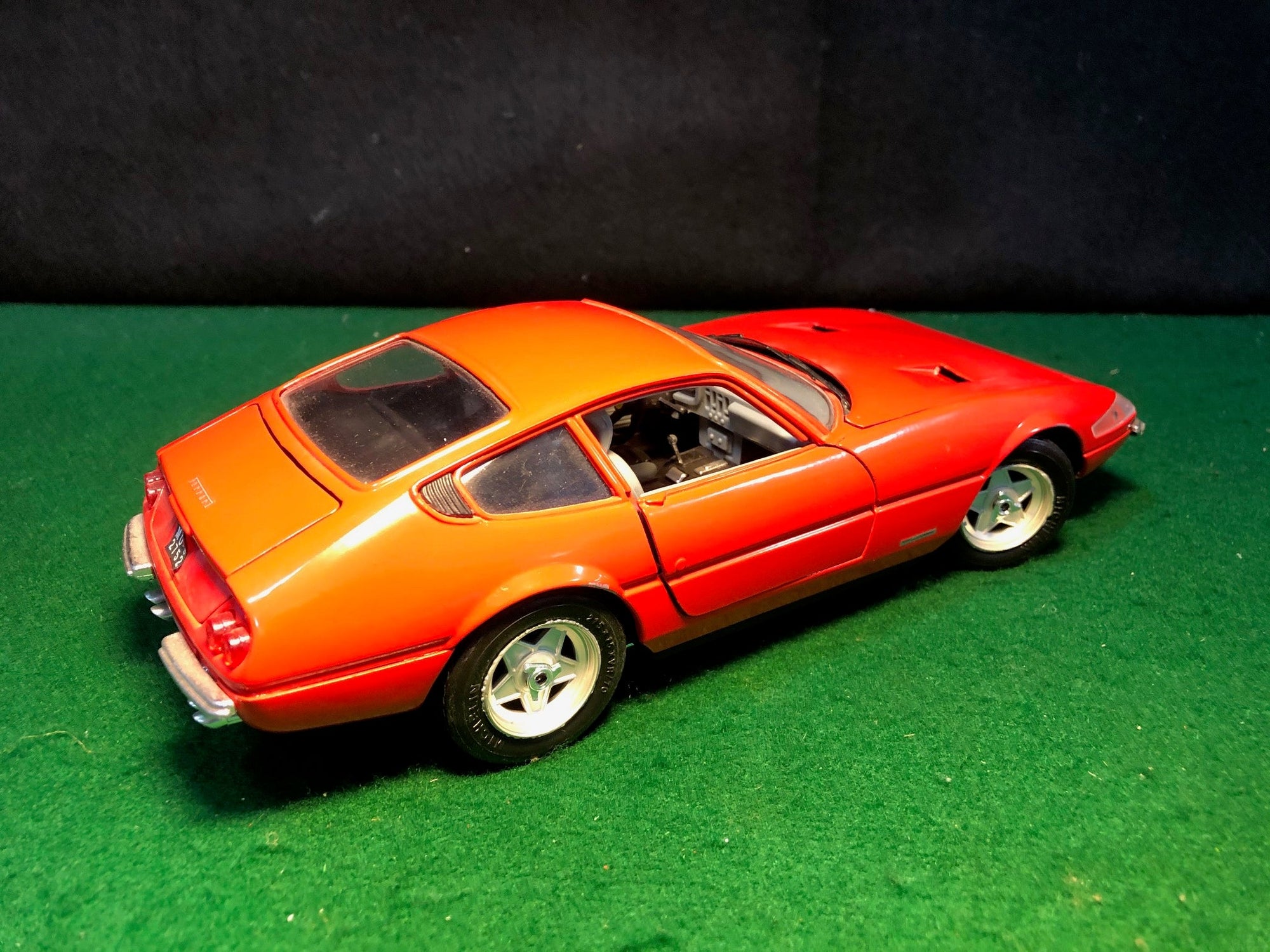 Ferrari 365 GTB/4, Red 1:18 by Giodi Techno (740011)(No box)