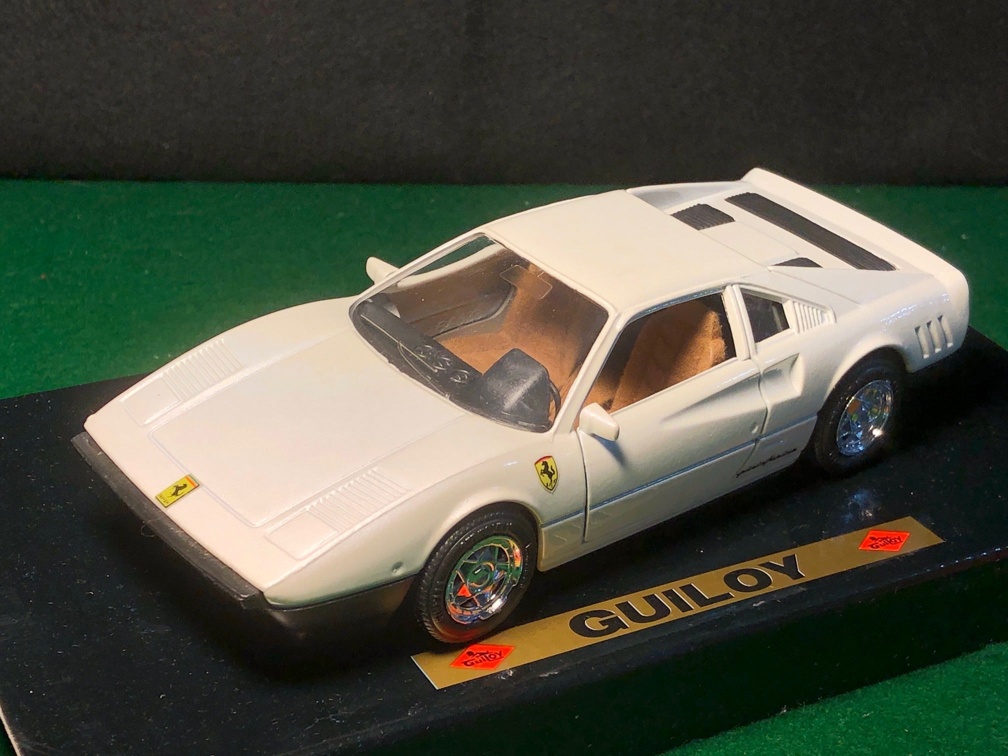 Ferrari 288 GTO White by Guiloy 1:24 (64533)