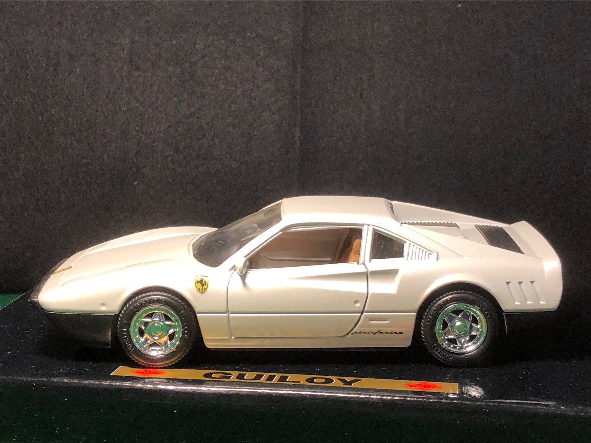 Ferrari 288 GTO White by Guiloy 1:24 (64533)