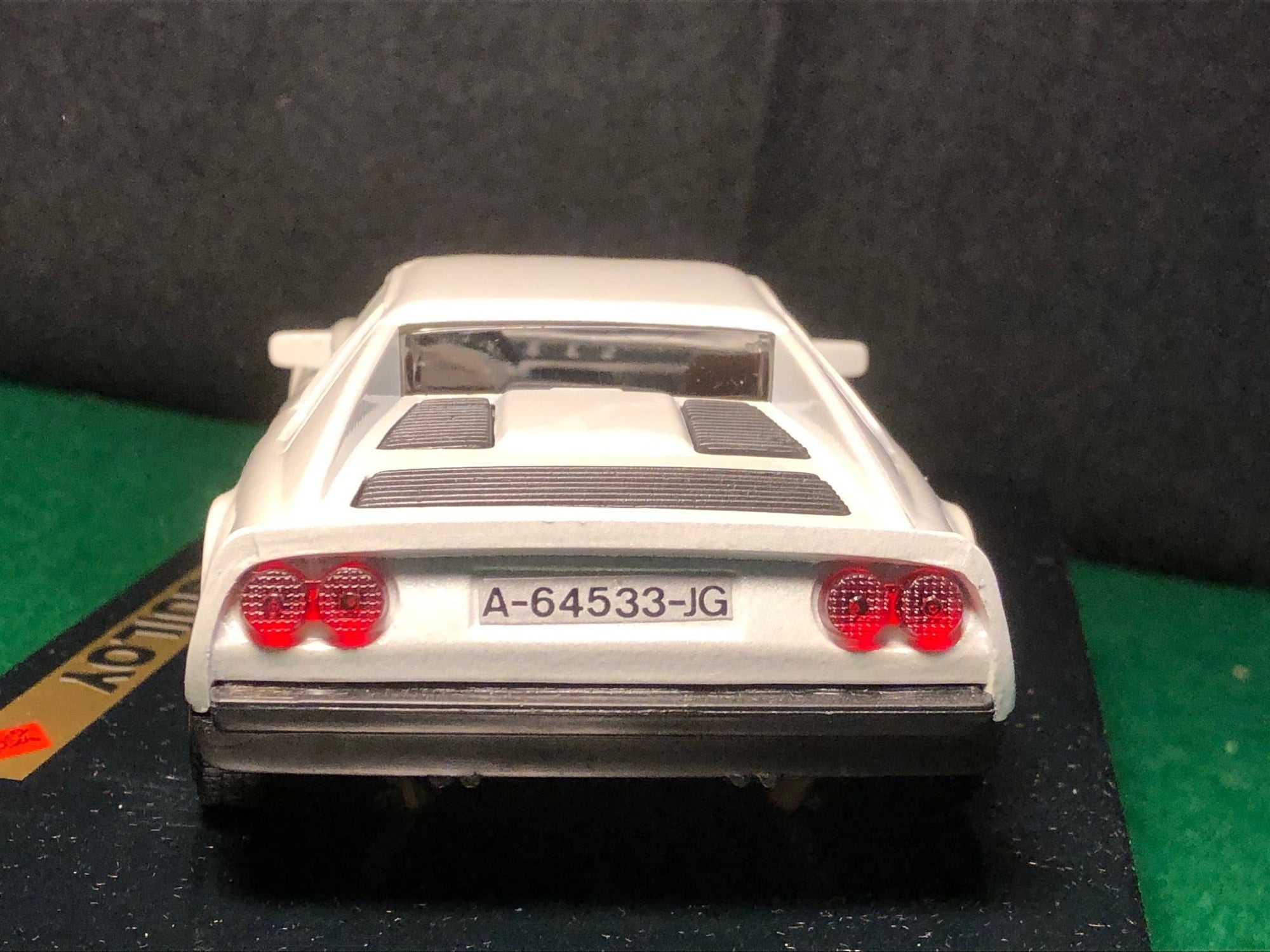 Ferrari 288 GTO White by Guiloy 1:24 (64533)