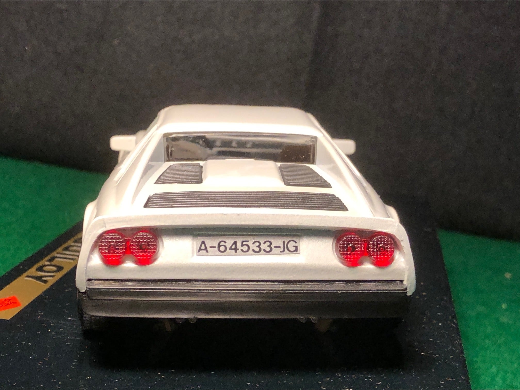 Ferrari 288 GTO White by Guiloy 1:24 (64533)