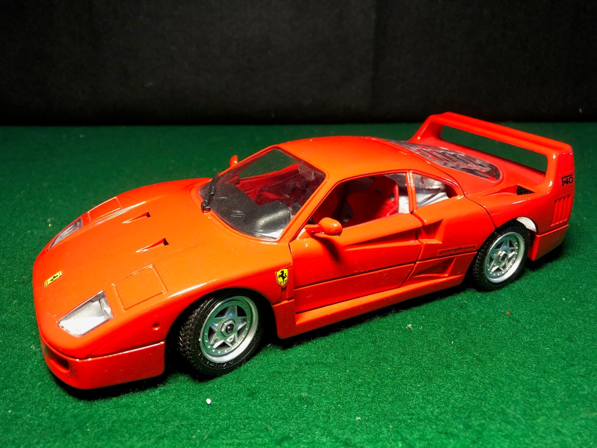 Ferrari F40 Red by Guiloy 1:20 (65519)