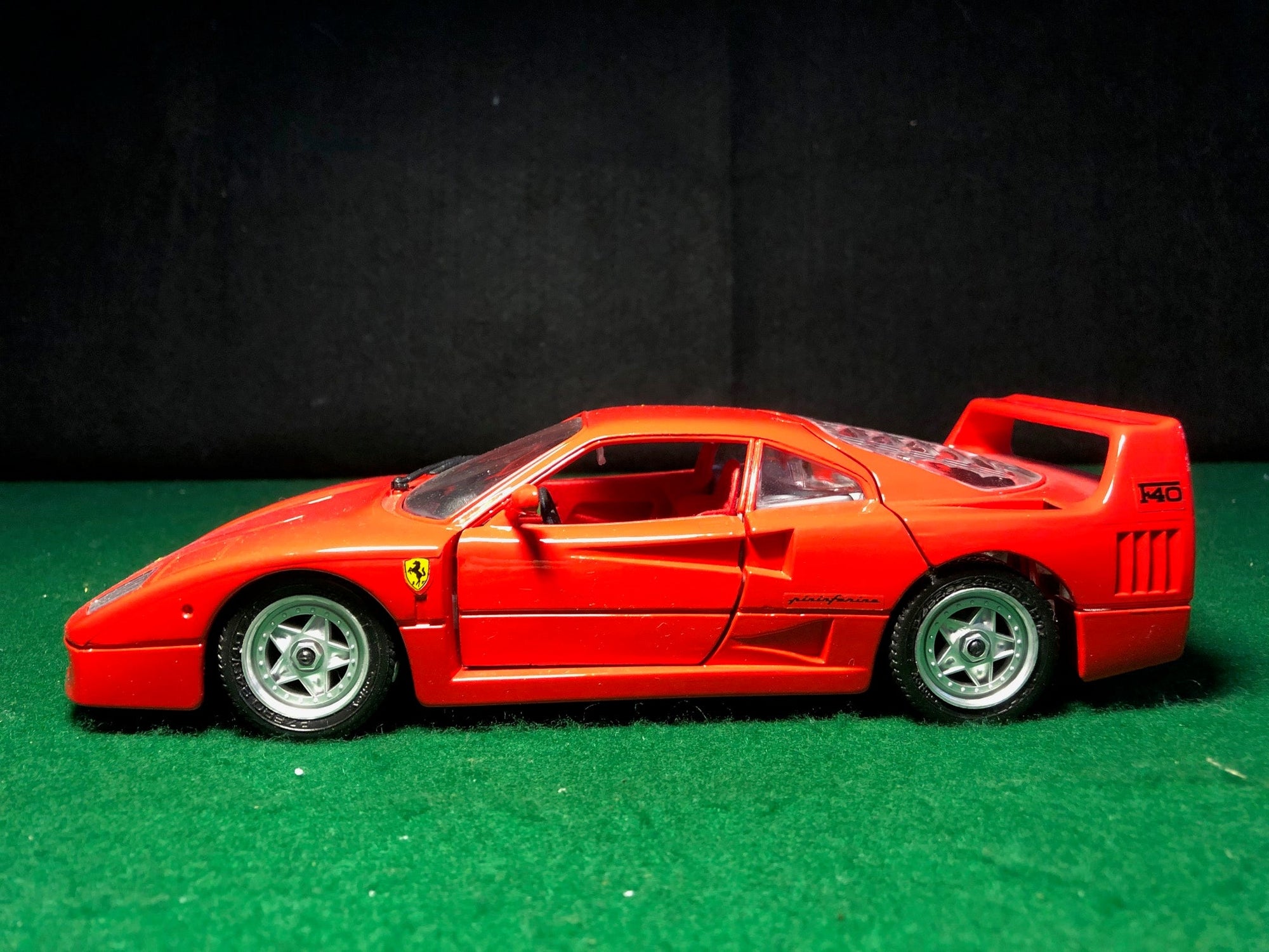 Ferrari F40 Red by Guiloy 1:20 (65519)