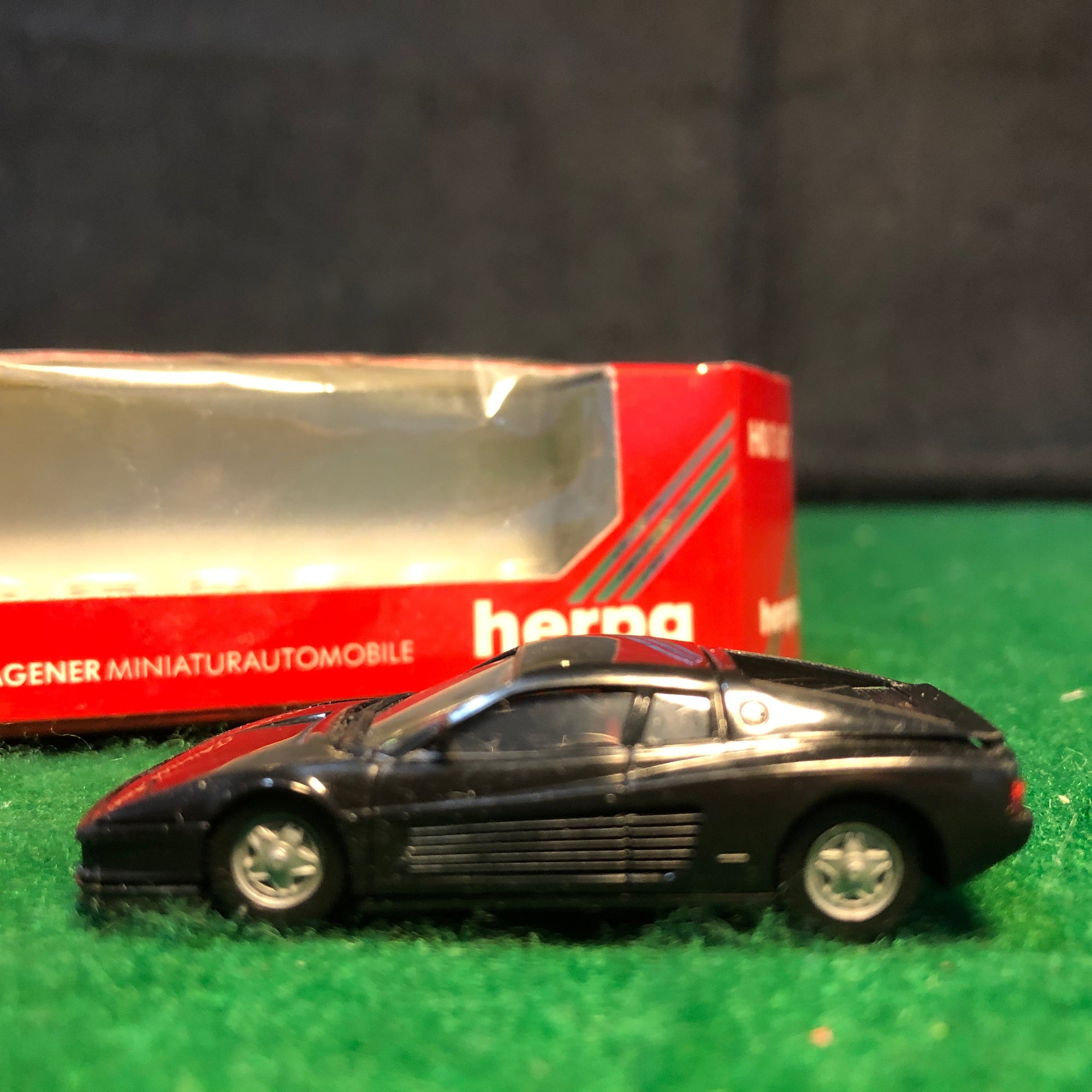 Ferrari Testarossa Black by Herpa 1:87 HO (2500)