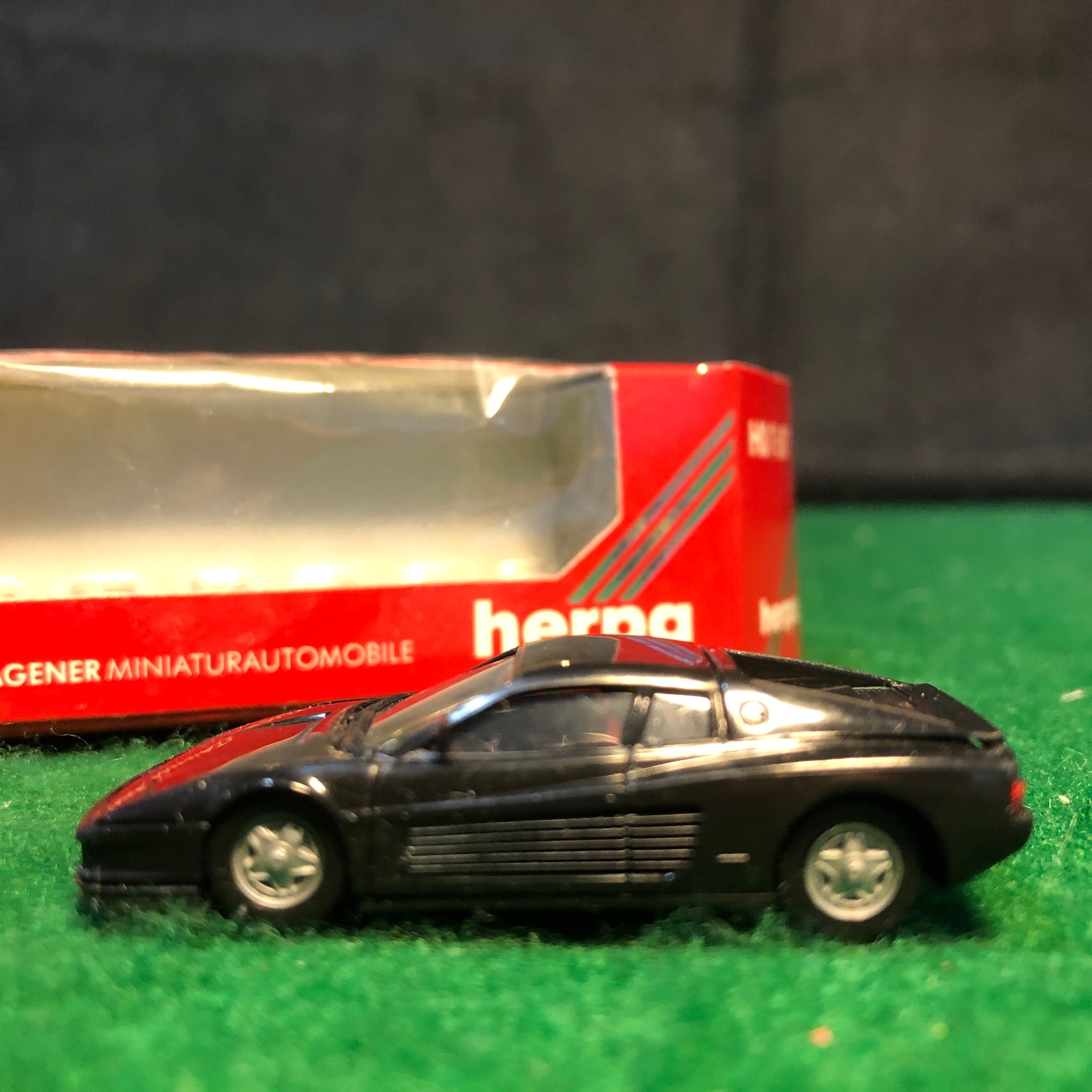 Ferrari Testarossa Black by Herpa 1:87 HO (2500)