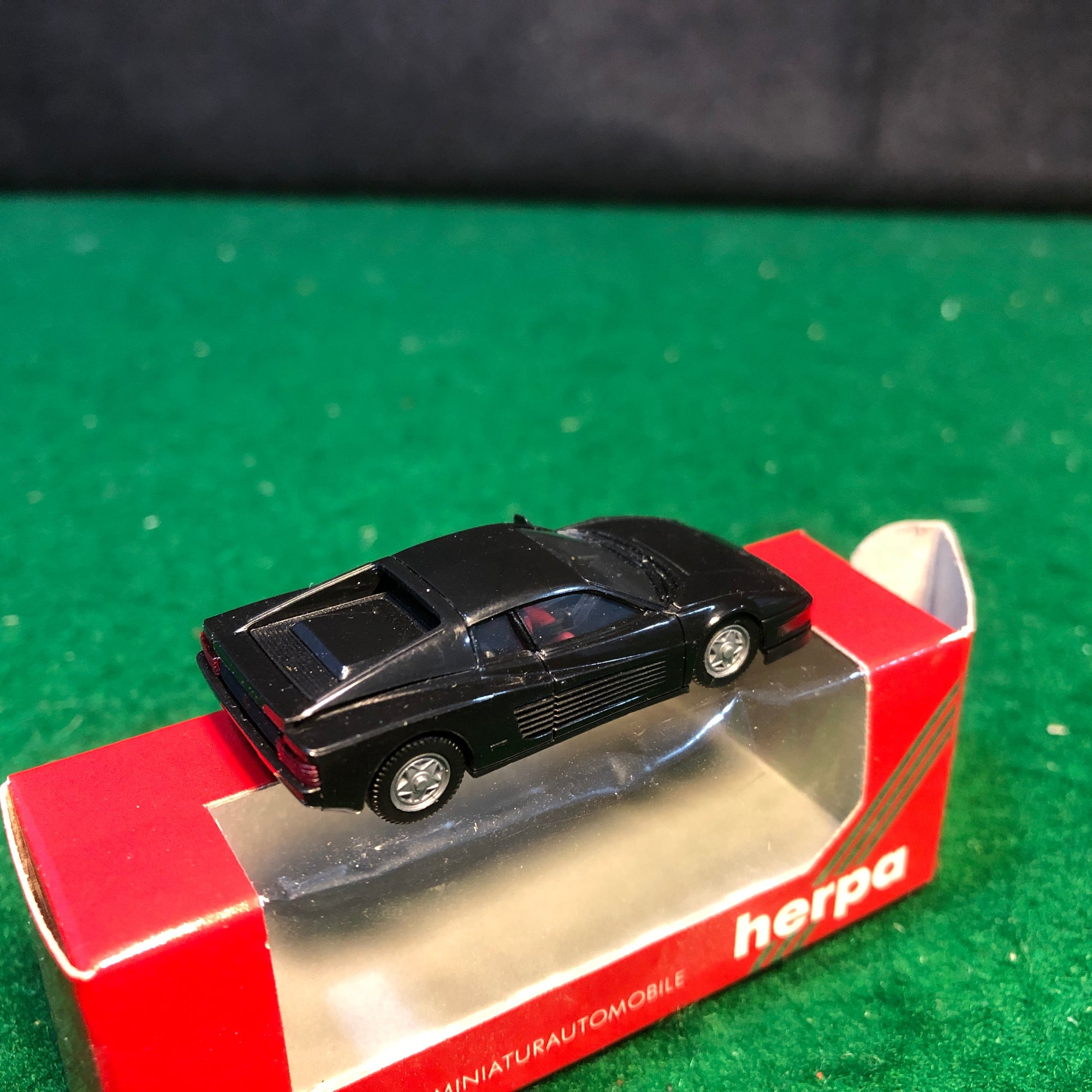 Ferrari Testarossa Black by Herpa 1:87 HO (2500)