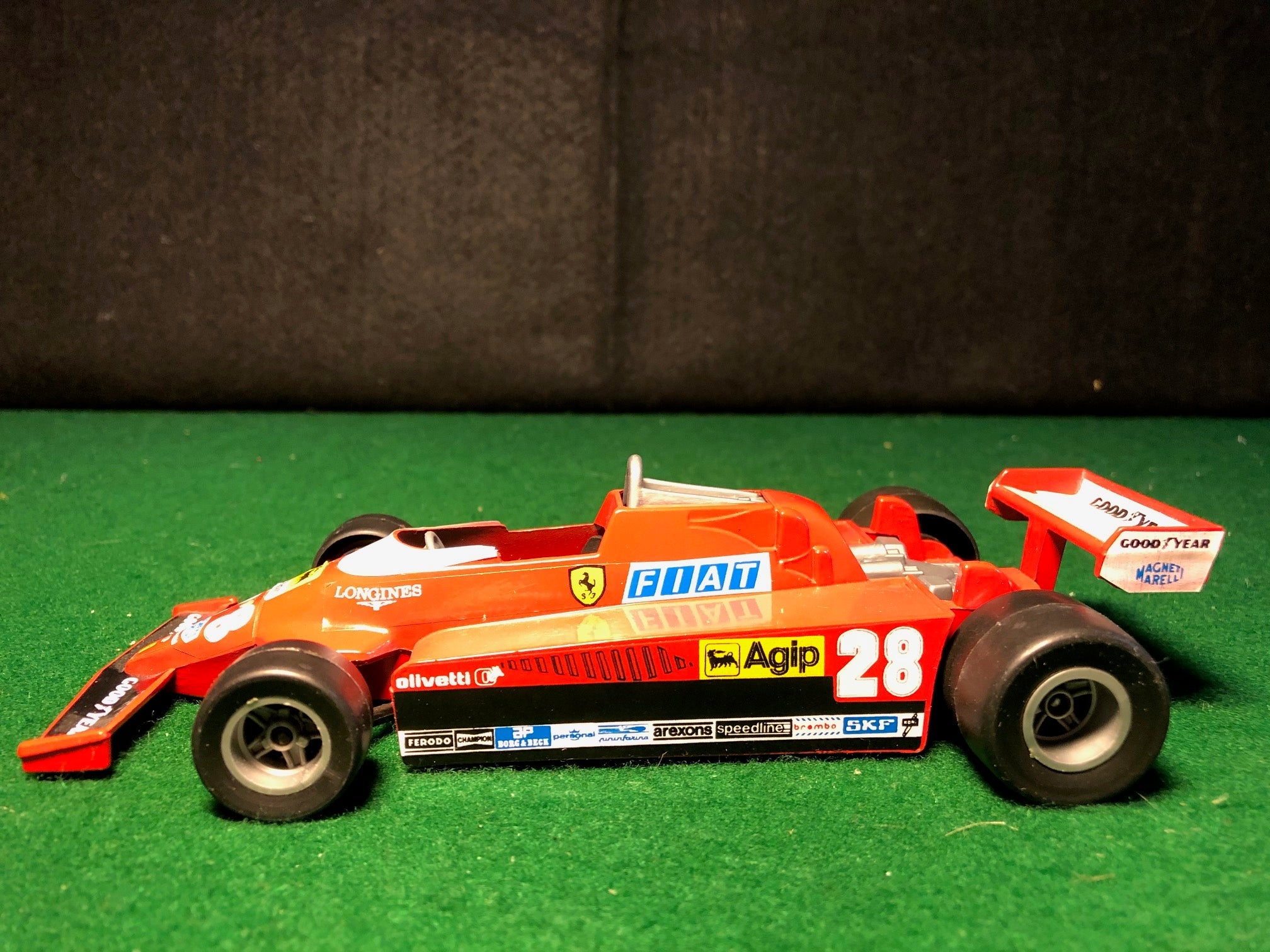 Ferrari 126CK Turbo Fi Didier Pironi N 28 by HotWheels 1:25