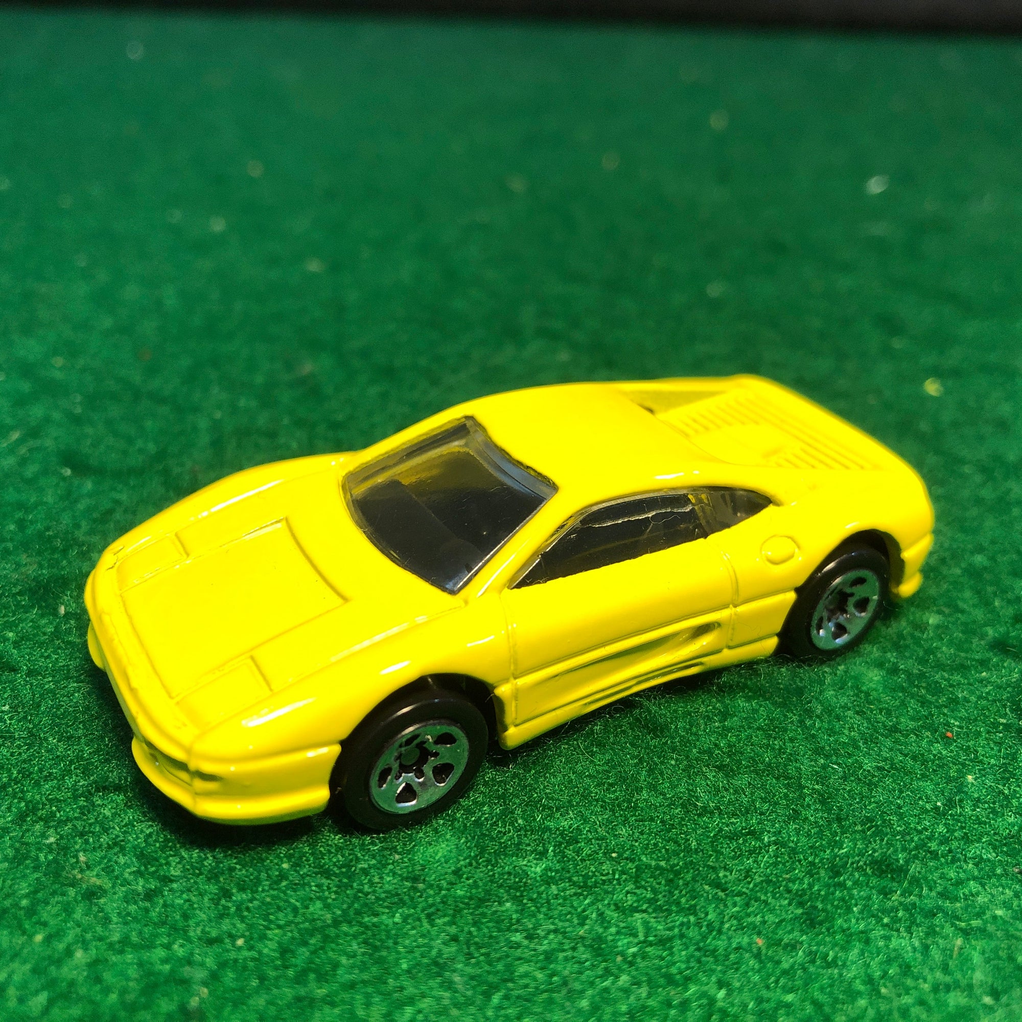 Ferrari 355 GTB Yellow by HotWheels 1:64 (5SP)(13338)(No box)