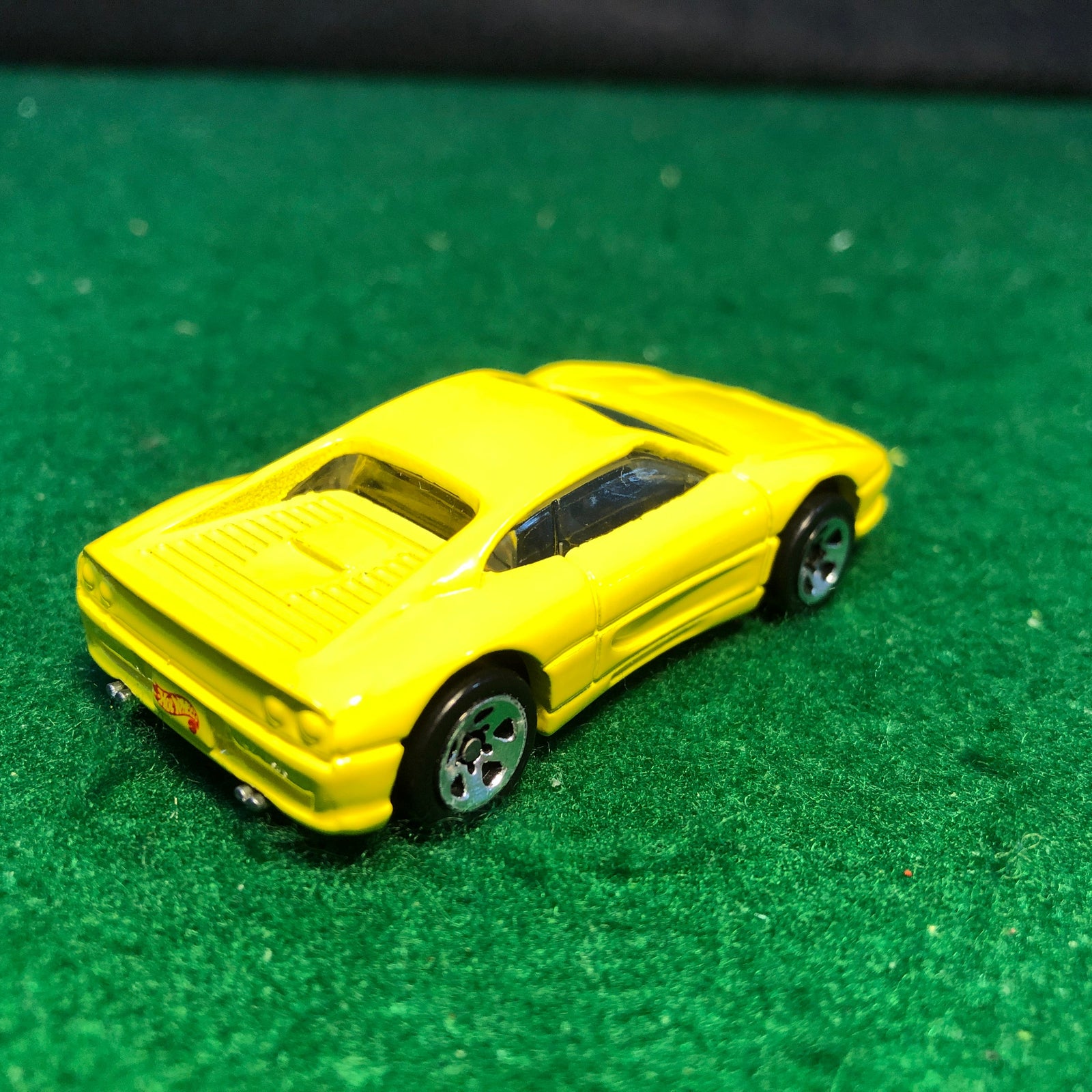 Ferrari 355 GTB Yellow by HotWheels 1:64 (5SP)(13338)(No box)