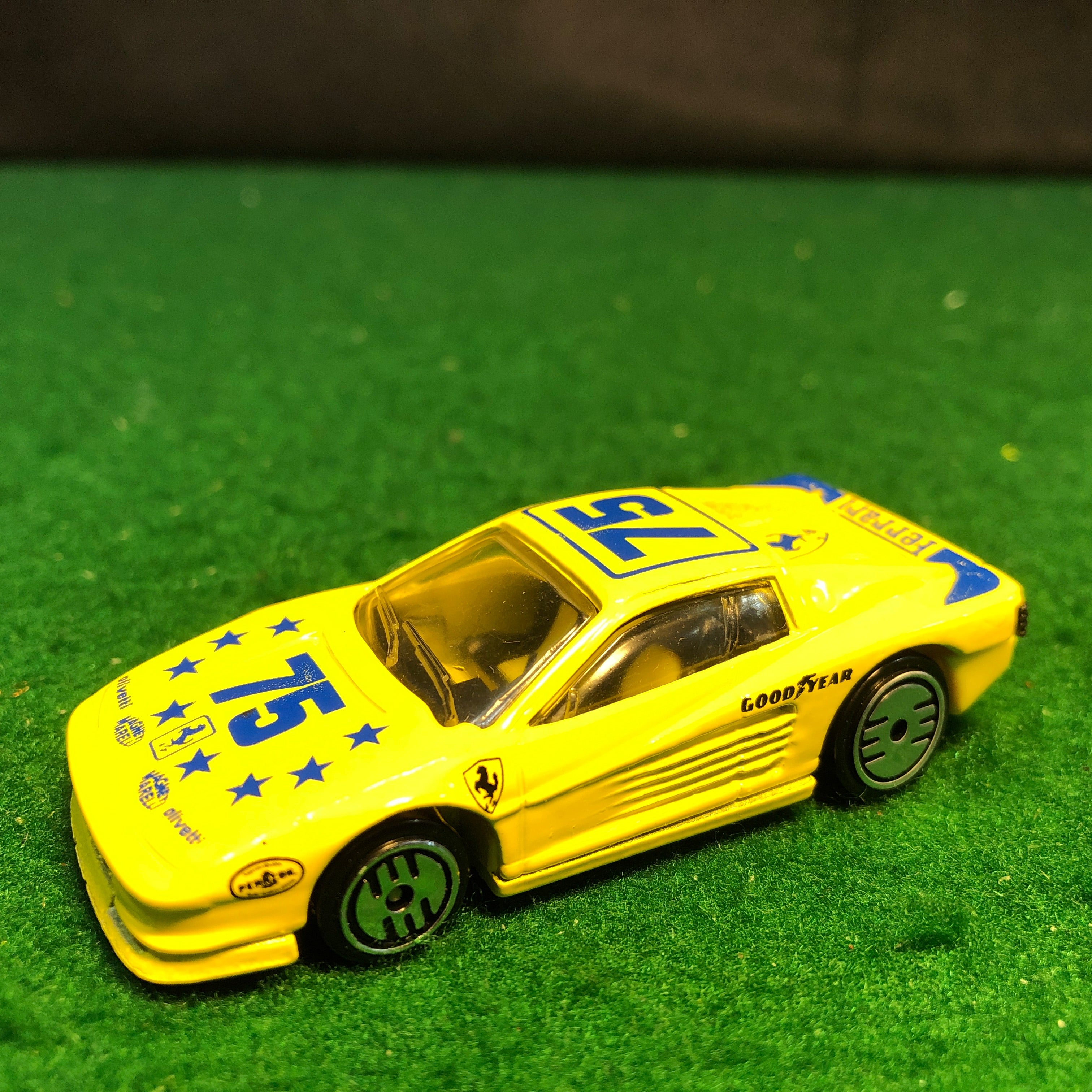 Ferrari Testarossa Yellow N 75 by HotWheels 1:64 (UH)(1897)(No box
