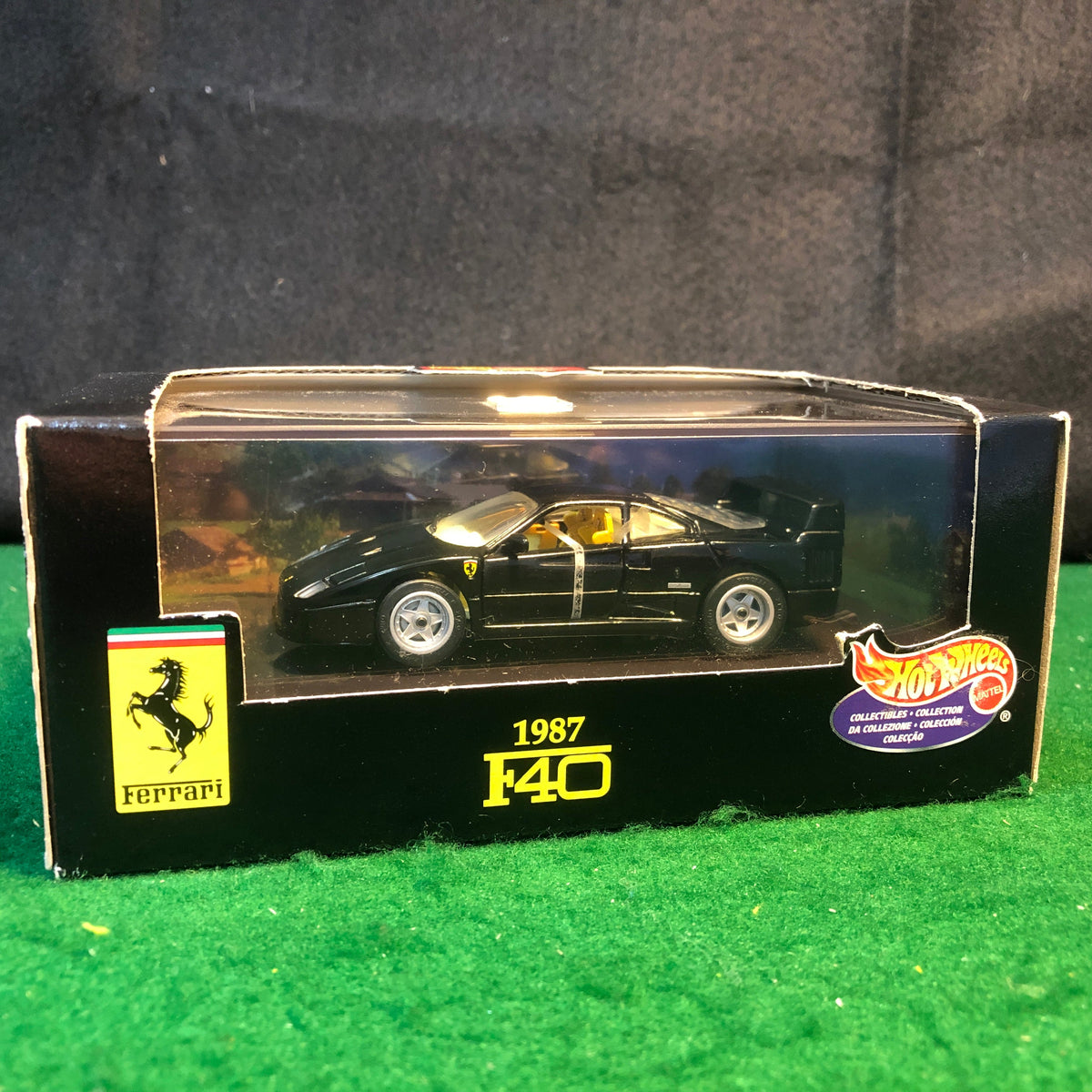 22166 Ferrari F40 Black by HotWheels 1:43 (22166) - Petrolicious