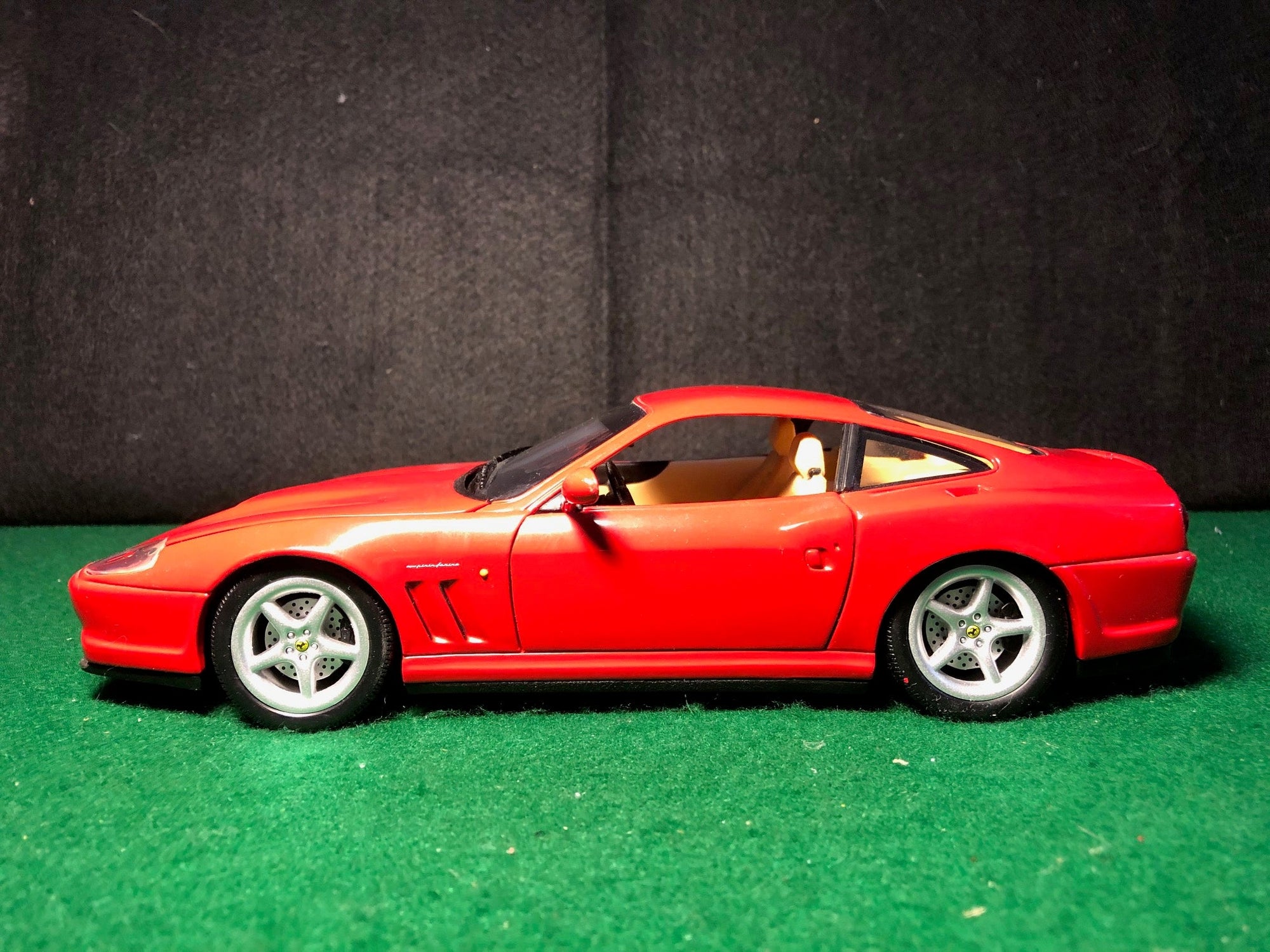 Ferrari 550 Maranello Red by HotWheels 1:18 (25734)(No box)