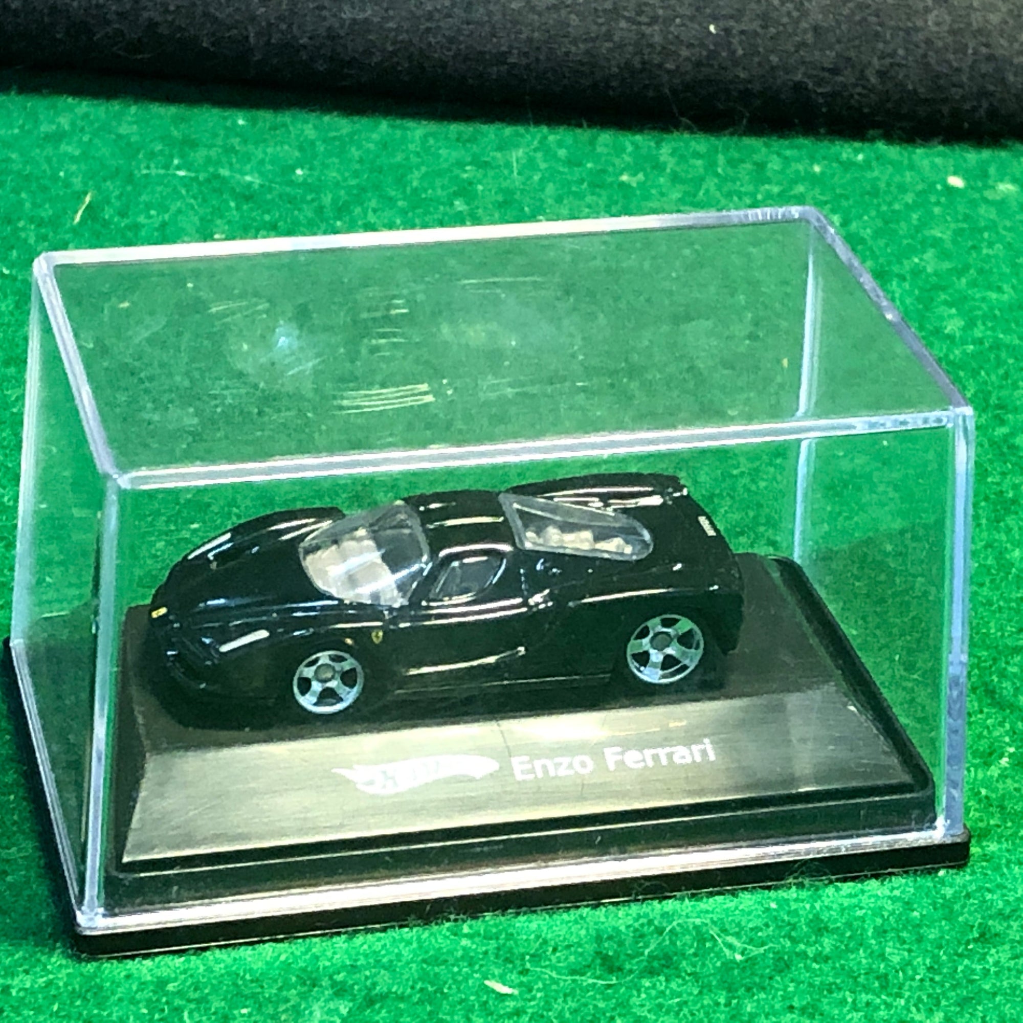 Ferrari Enzo Black by HotWheels 1:87 HO (5SP)(L7182)(DC)