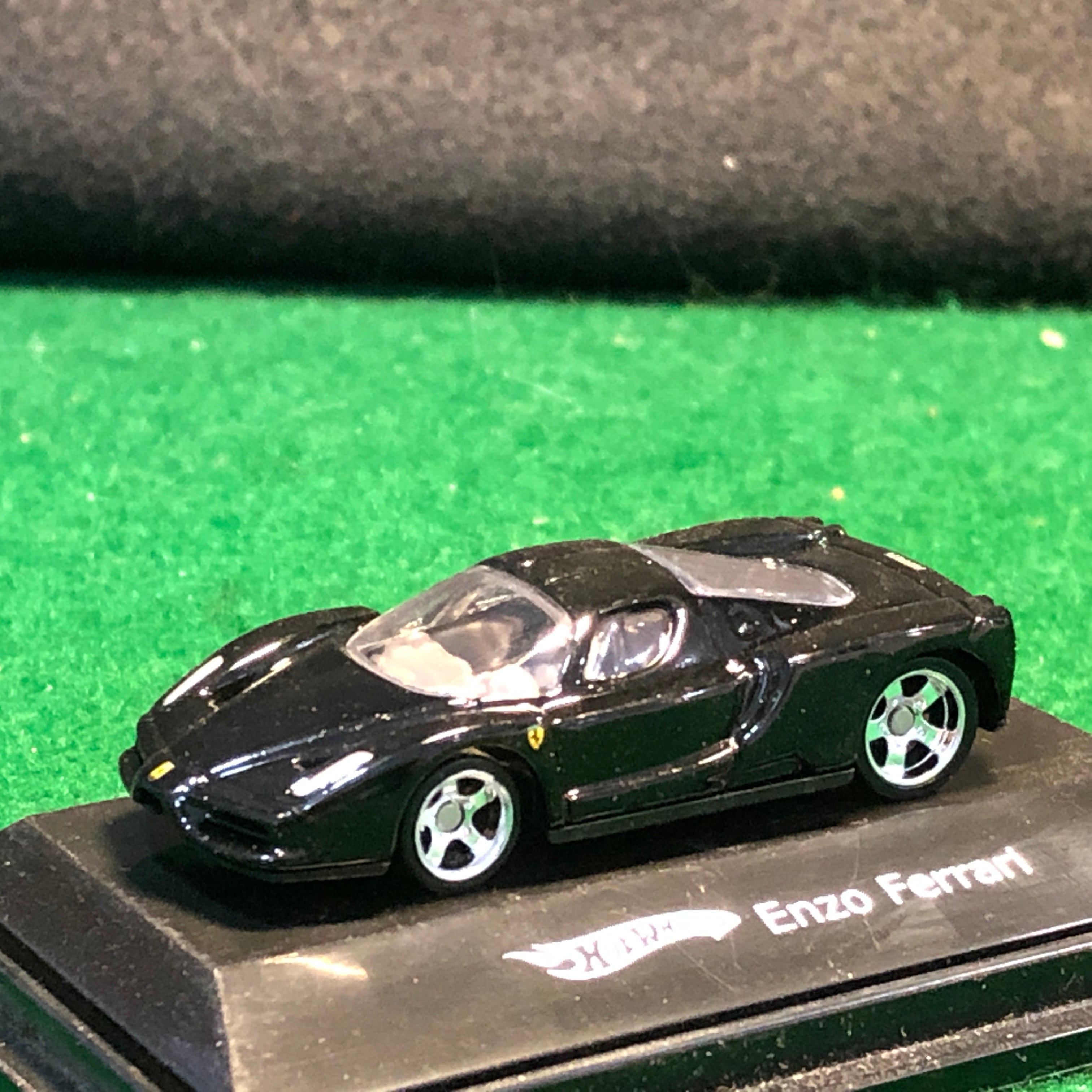 Ferrari Enzo Black by HotWheels 1:87 HO (5SP)(L7182)(DC) - Default
