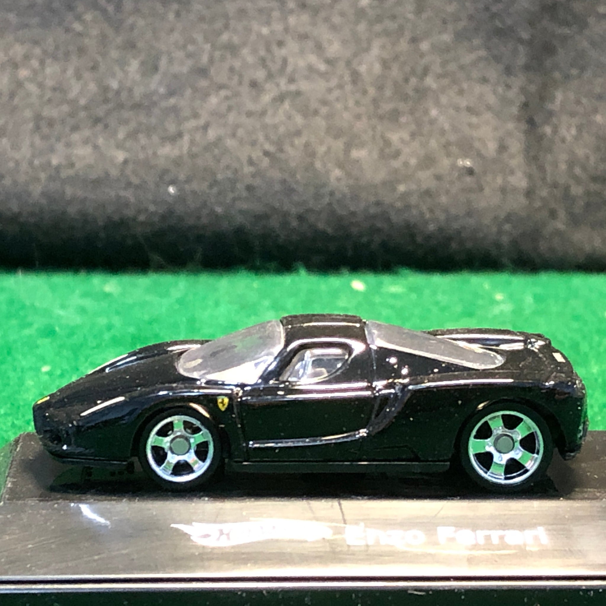 Ferrari Enzo Black by HotWheels 1:87 HO (5SP)(L7182)(DC)