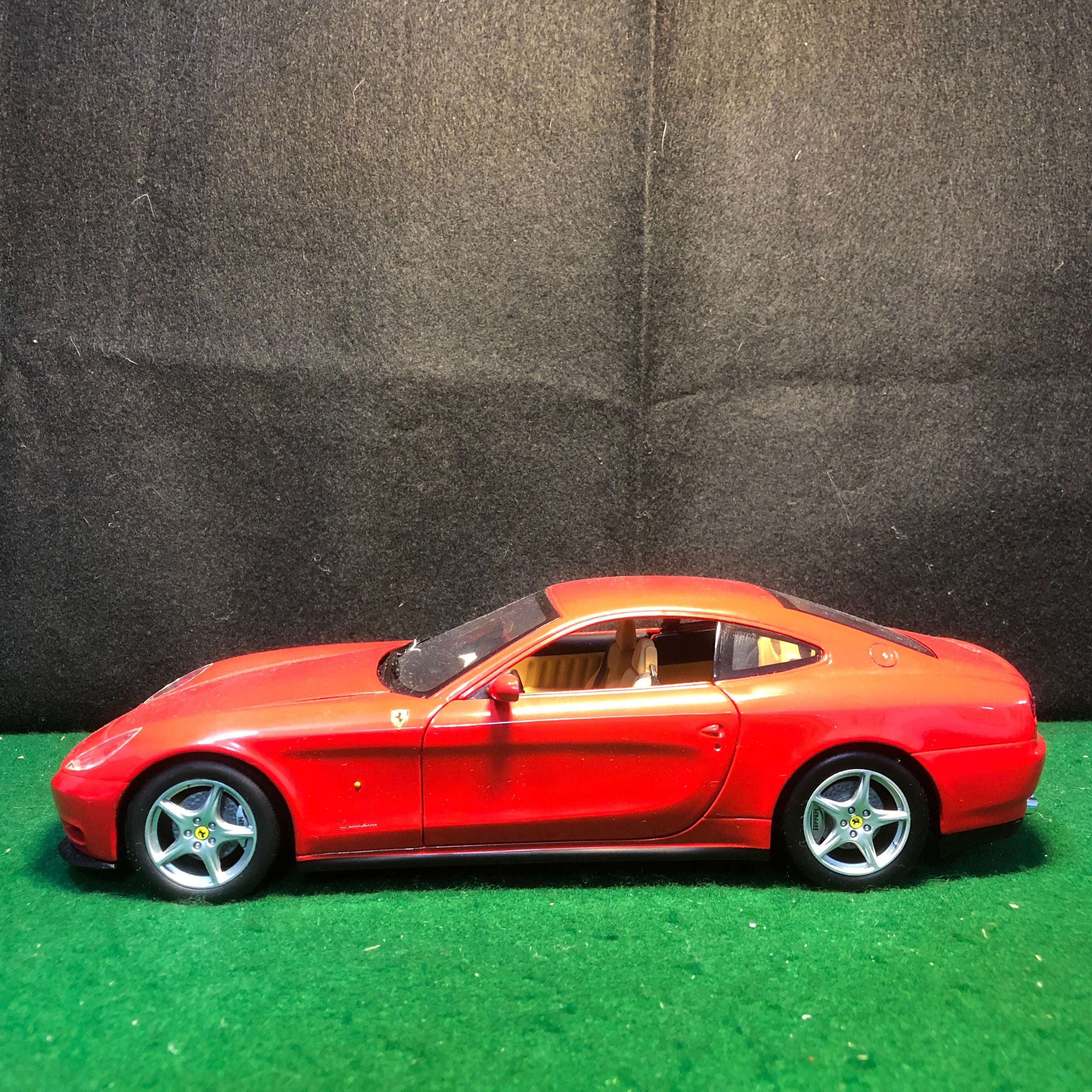 Ferrari 612 Scaglietti Red by HotWheels 1:18 (B6047)(No box