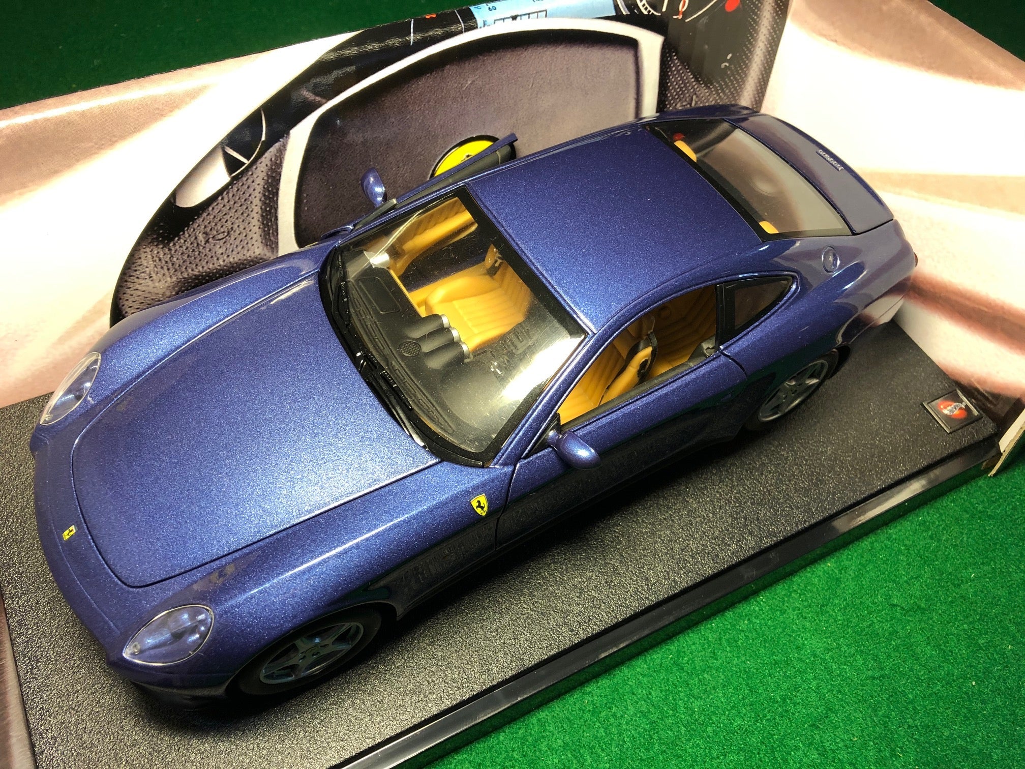 Ferrari 612 Scaglietti Metallic Blue by HotWheels 1:18 (C7522