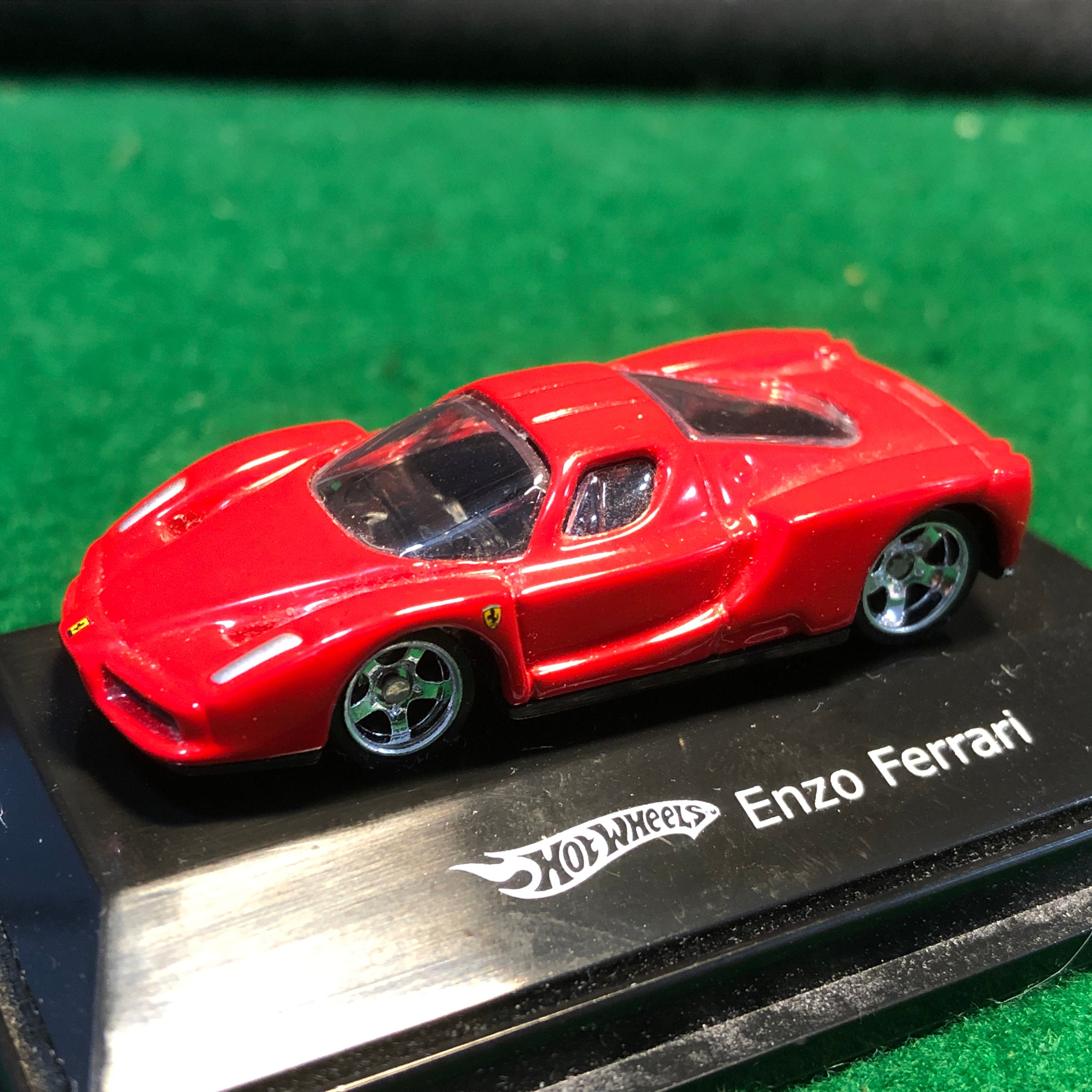 Ferrari Enzo Red by HotWheels 1:87 HO (5SP)(L7174)(DC) - Petrolicious