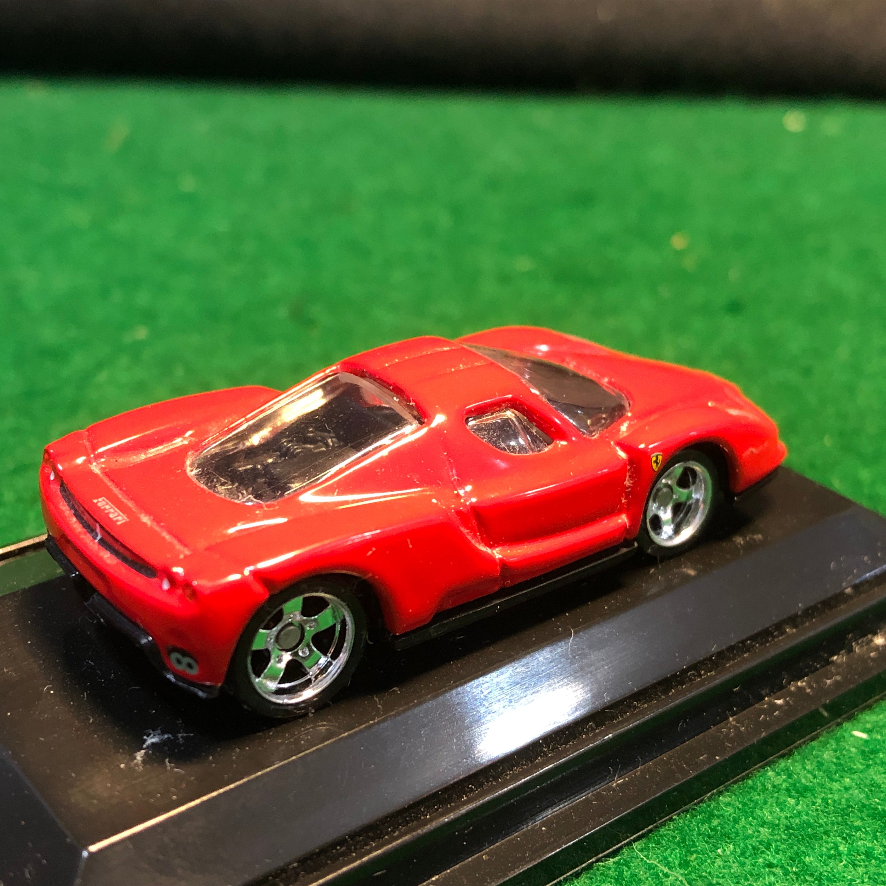 Ferrari Enzo Red by HotWheels 1:87 HO (5SP)(L7174)(DC) - Petrolicious