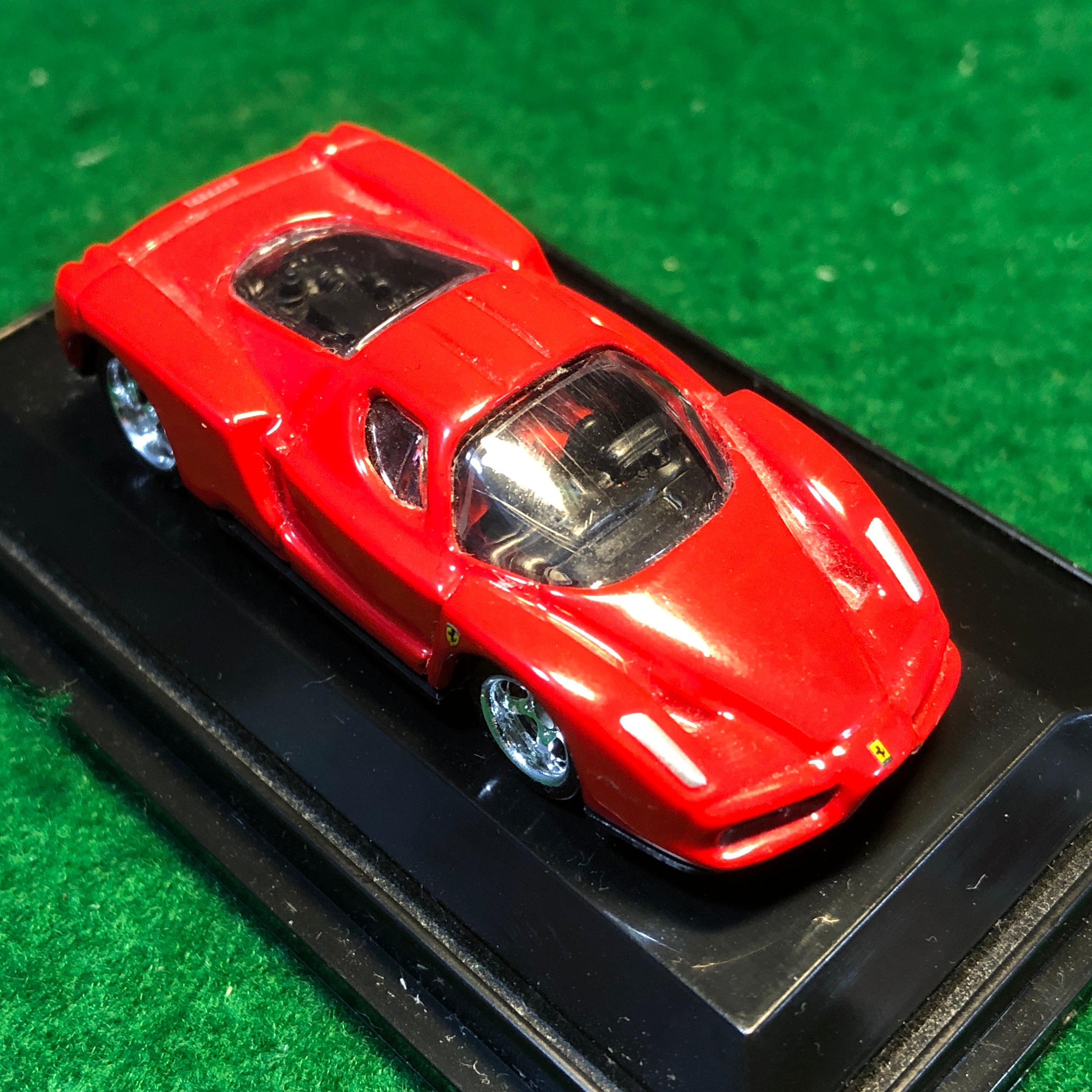 Ferrari Enzo Red by HotWheels 1:87 HO (5SP)(L7174)(DC) - Petrolicious