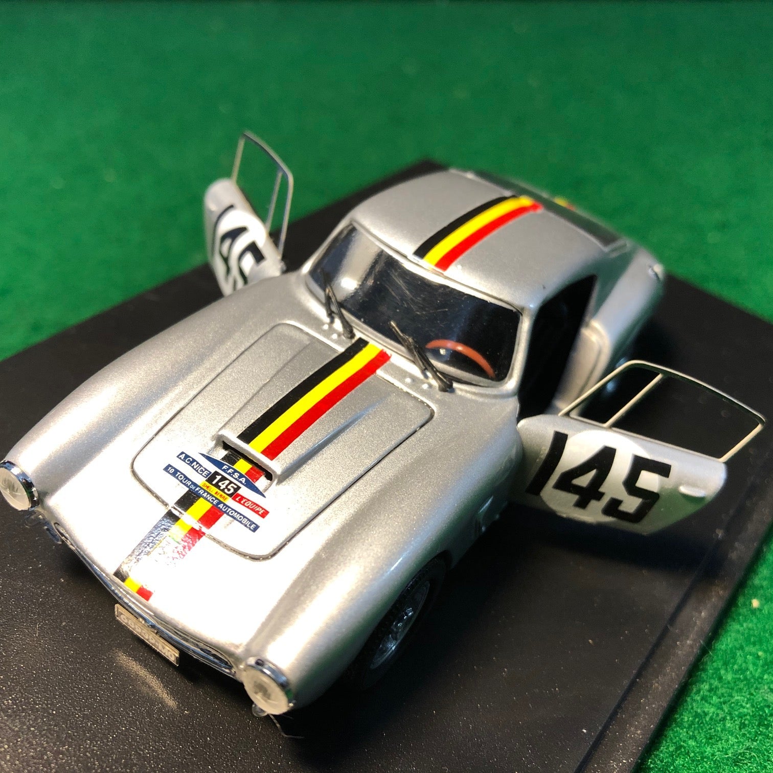 Ferrari 250 GT SWB Berlinetta N 145 by Jouef 1:43 (1035) - Default