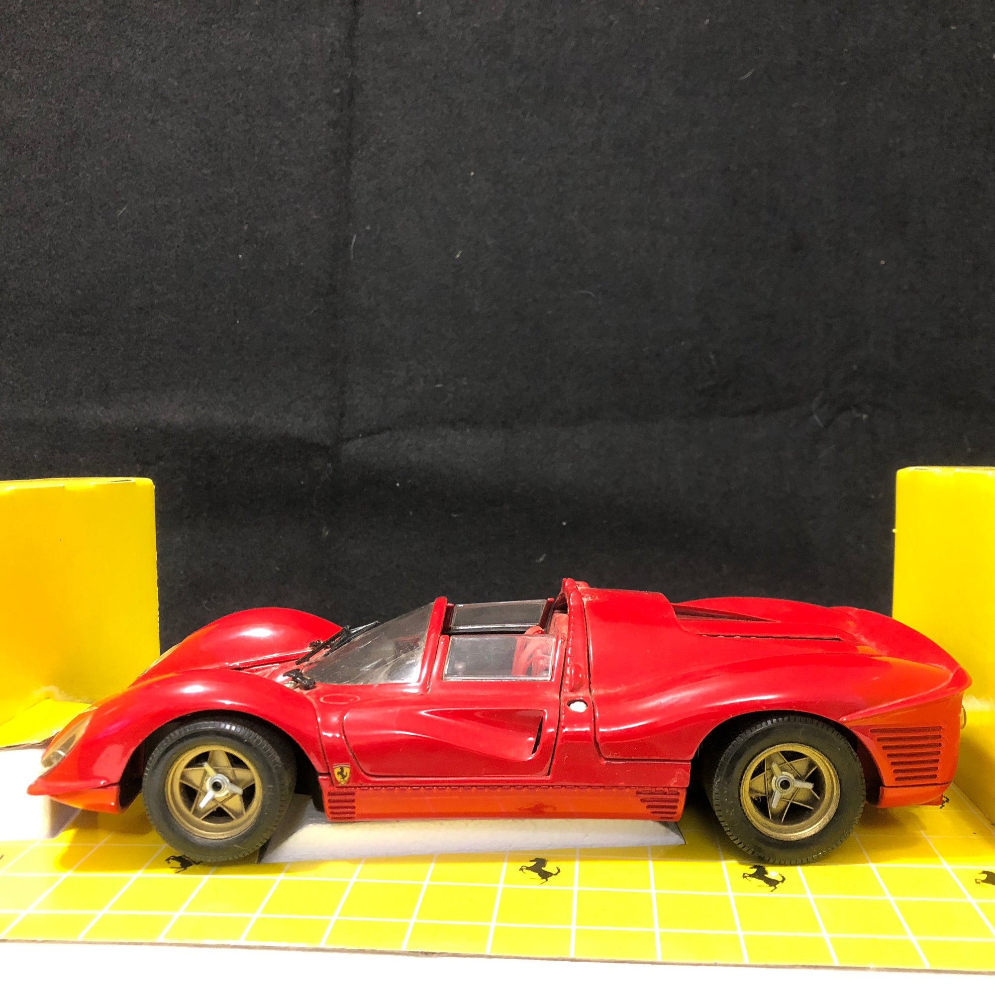 Ferrari 330 P4 1967 Red Spider by Jouef 1:18 (3005)