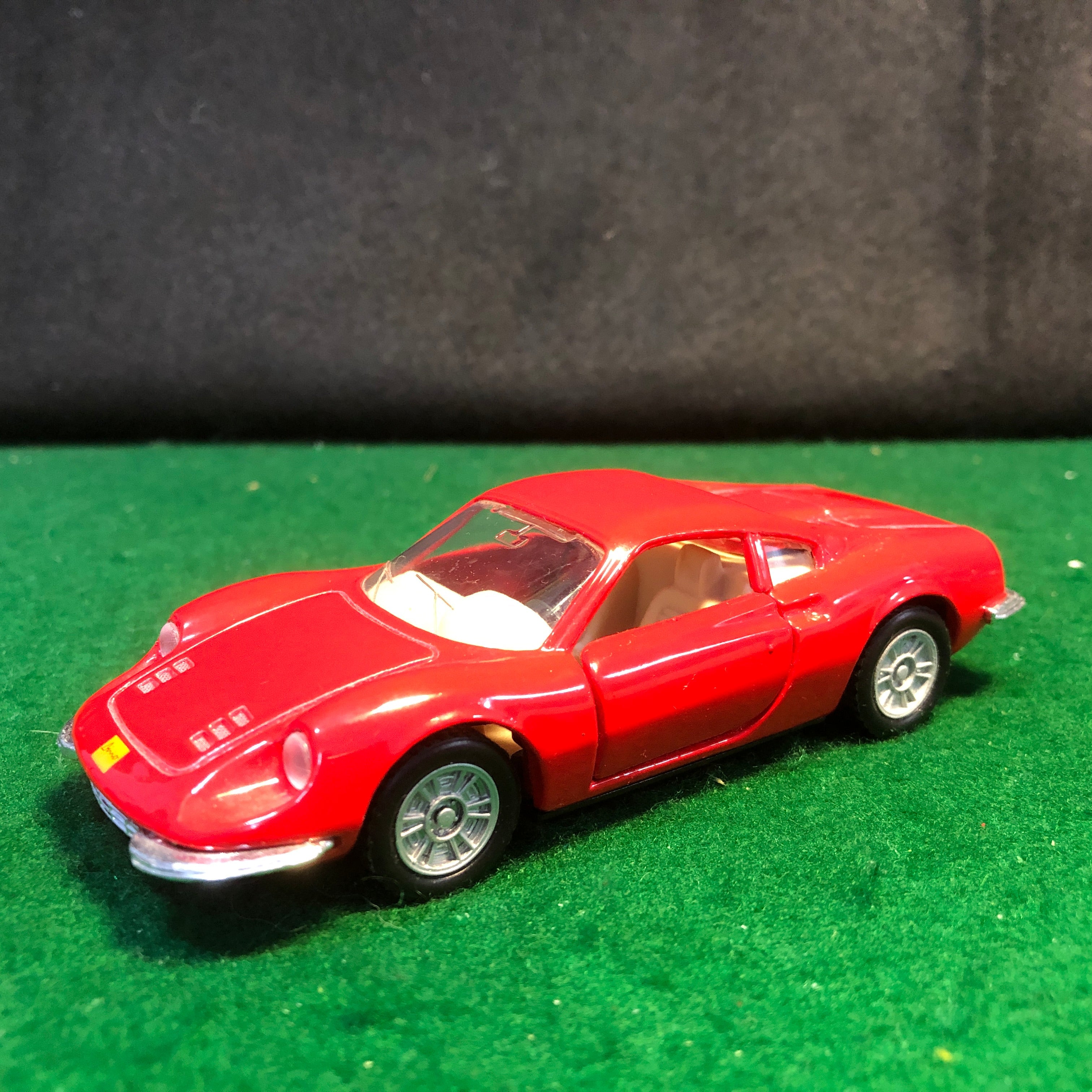 Ferrari 206 or 246 Dino GT Red by Maisto 1:36 Motorized (25001)(No