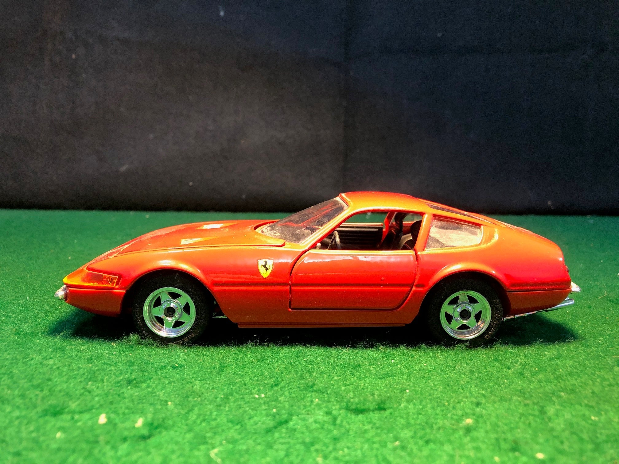 Ferrari 365 GTB/4 Daytona Red by Majorette 1:24 (4103)(No box)