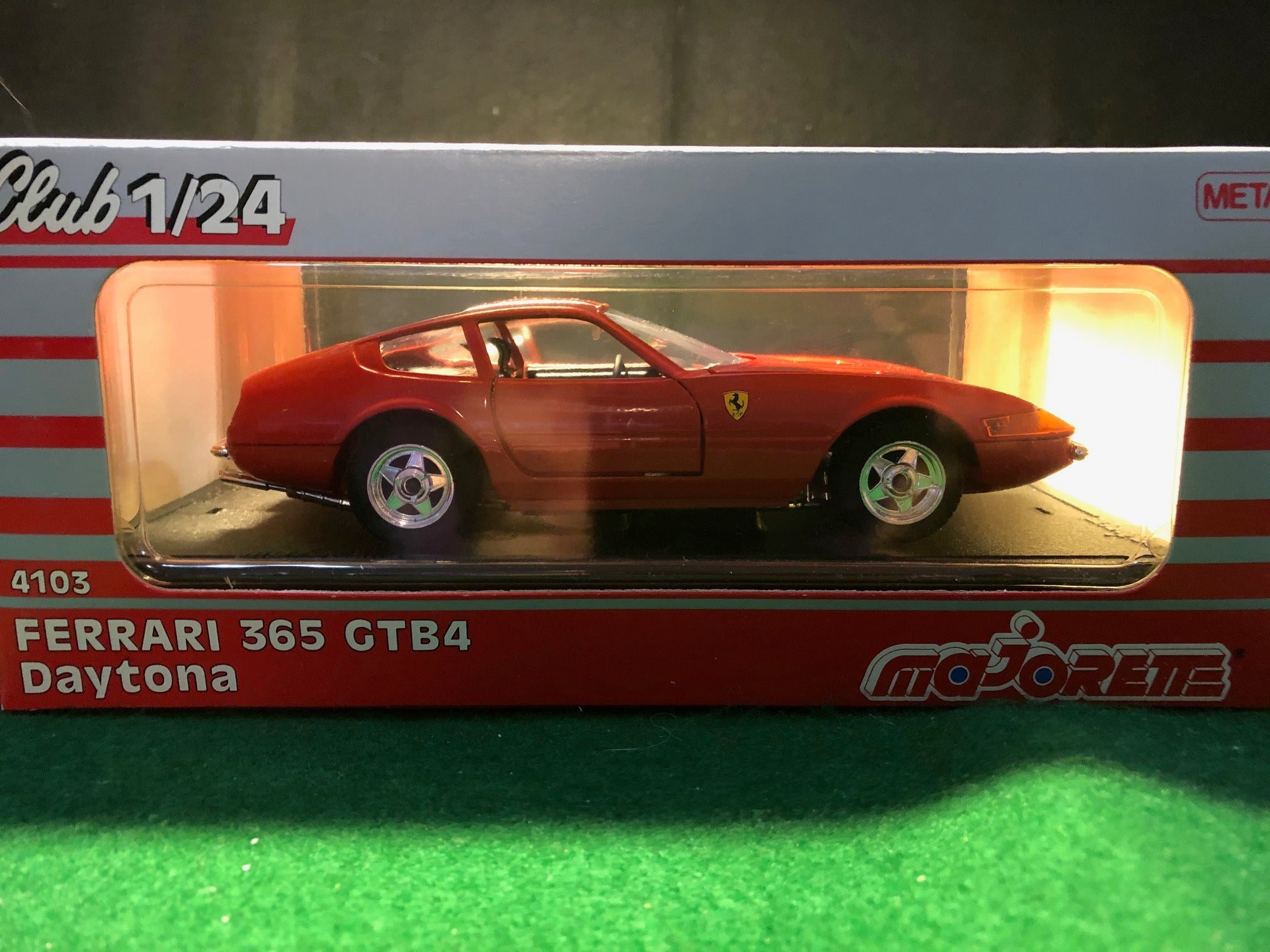 Ferrari 365 GTB/4 Daytona Red by Majorette 1:24 (4103)
