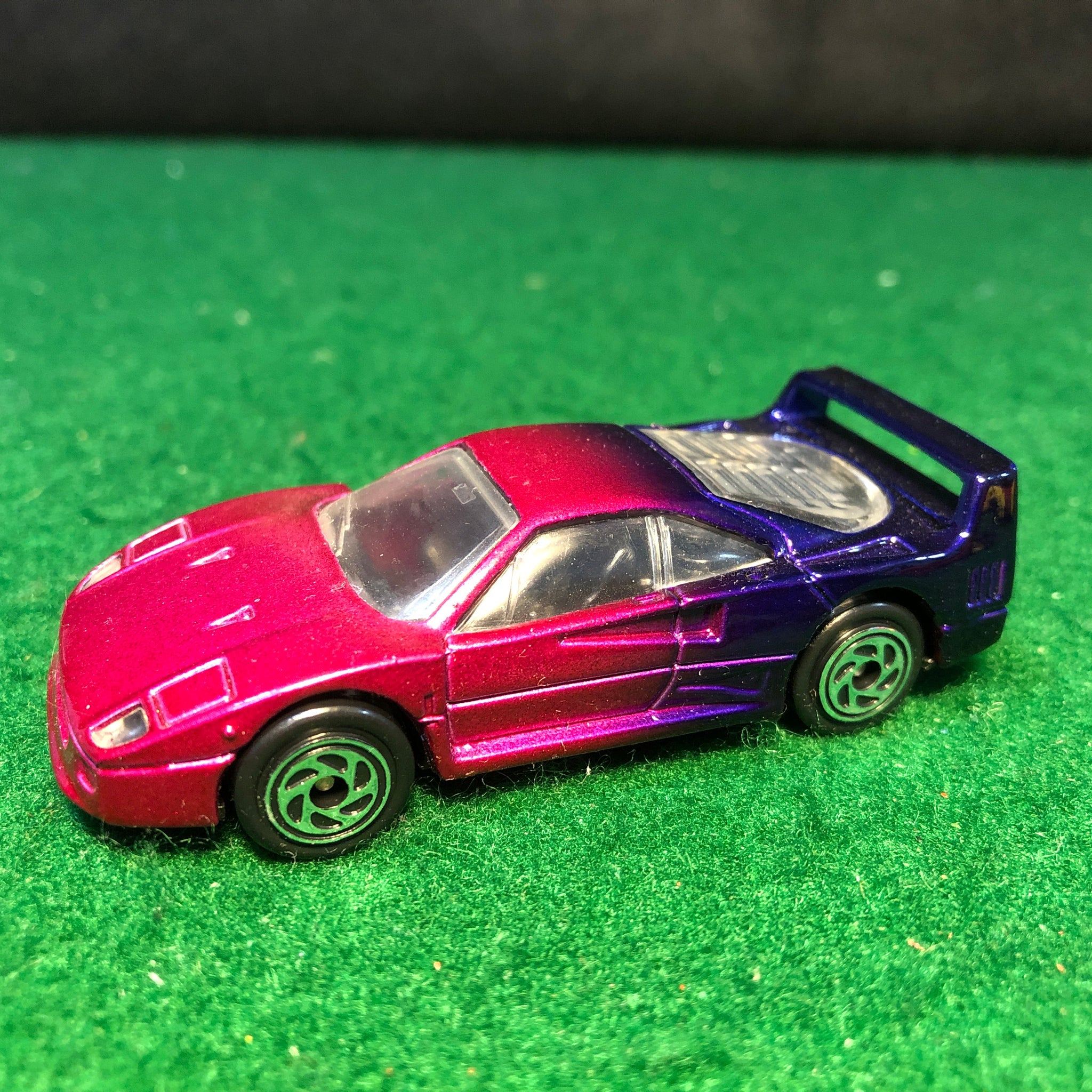 Ferrari F40 Purple by Matchbox 1:59 (MB24)(No box)
