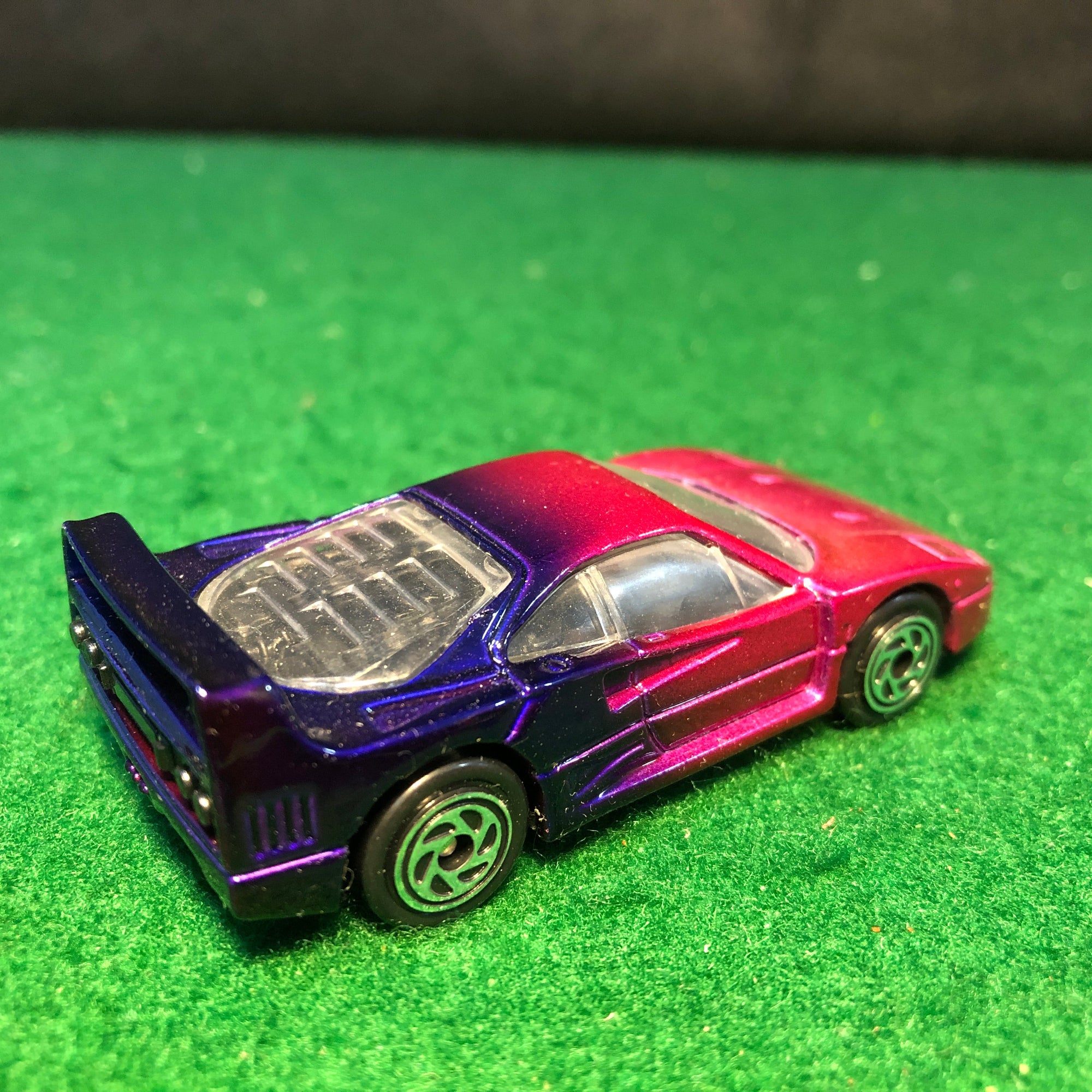 Ferrari F40 Purple by Matchbox 1:59 (MB24)(No box)