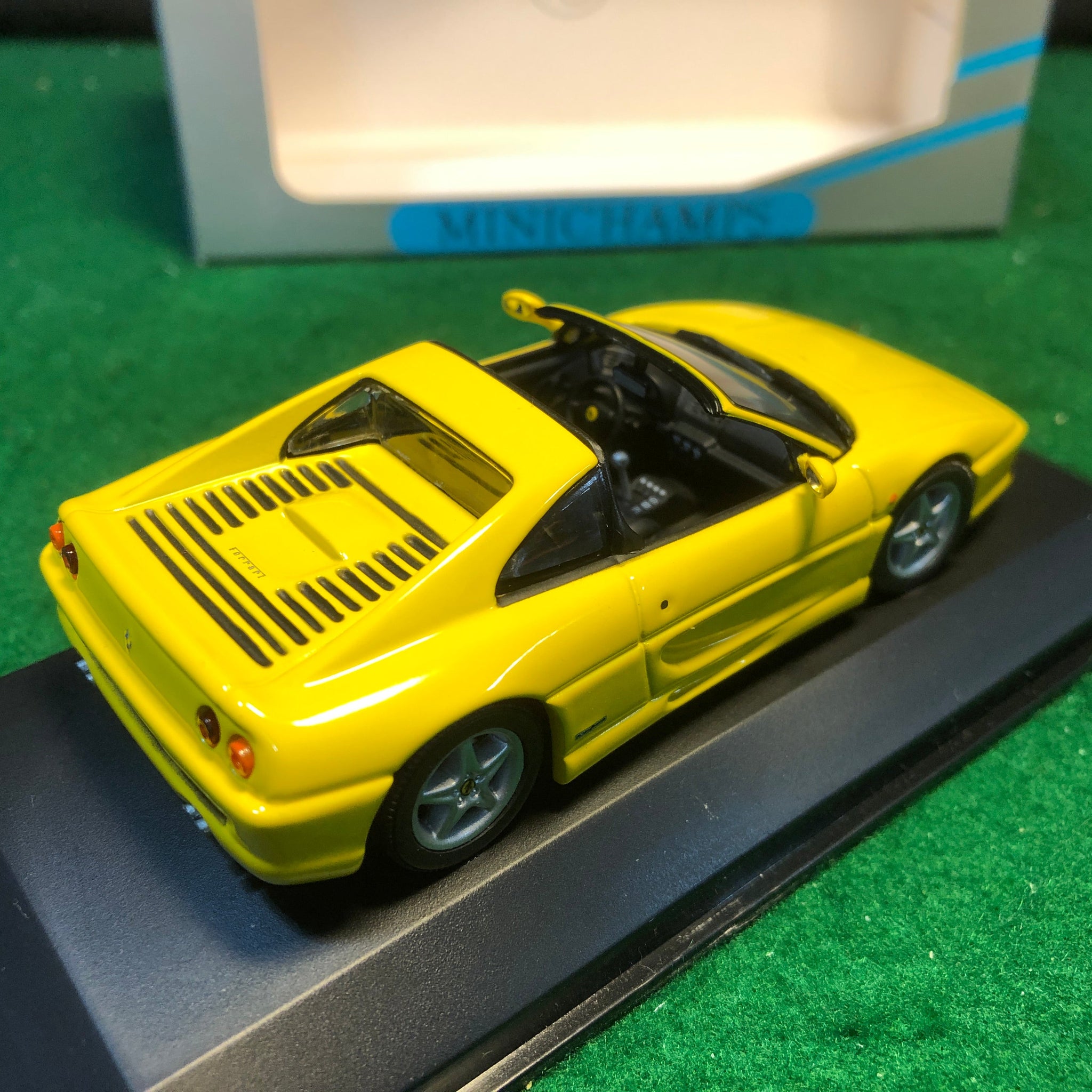 Ferrari F355 Targa Yellow by Minichamps 1:43 (074051)