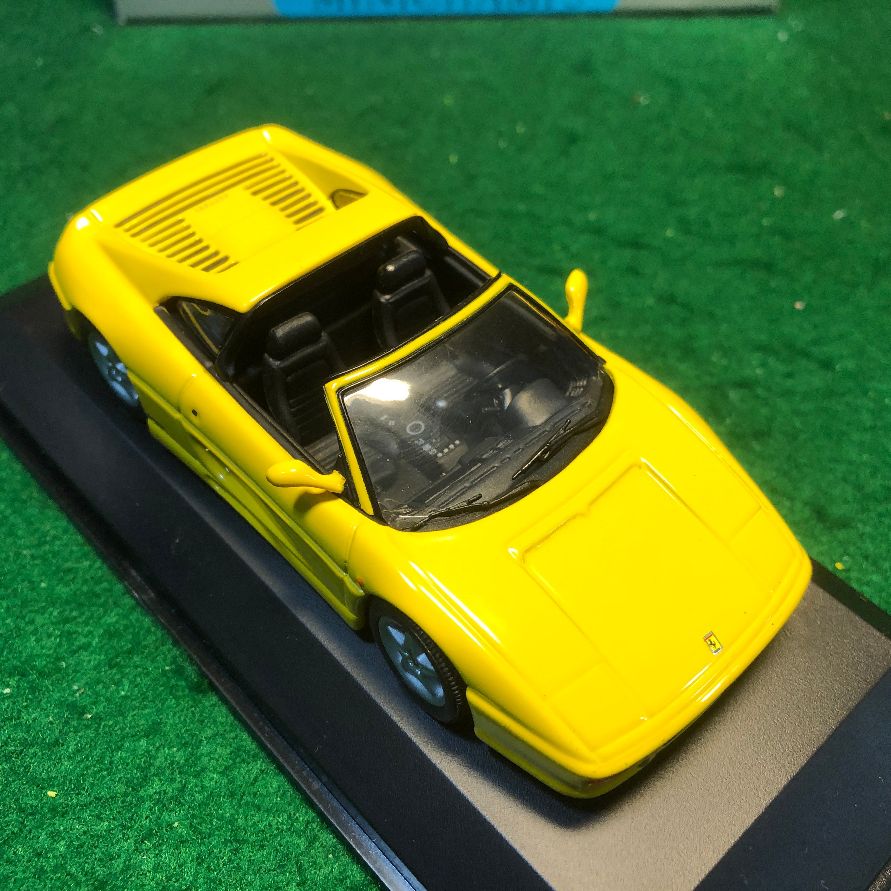 Ferrari F355 Targa Yellow by Minichamps 1:43 (074051) - Default