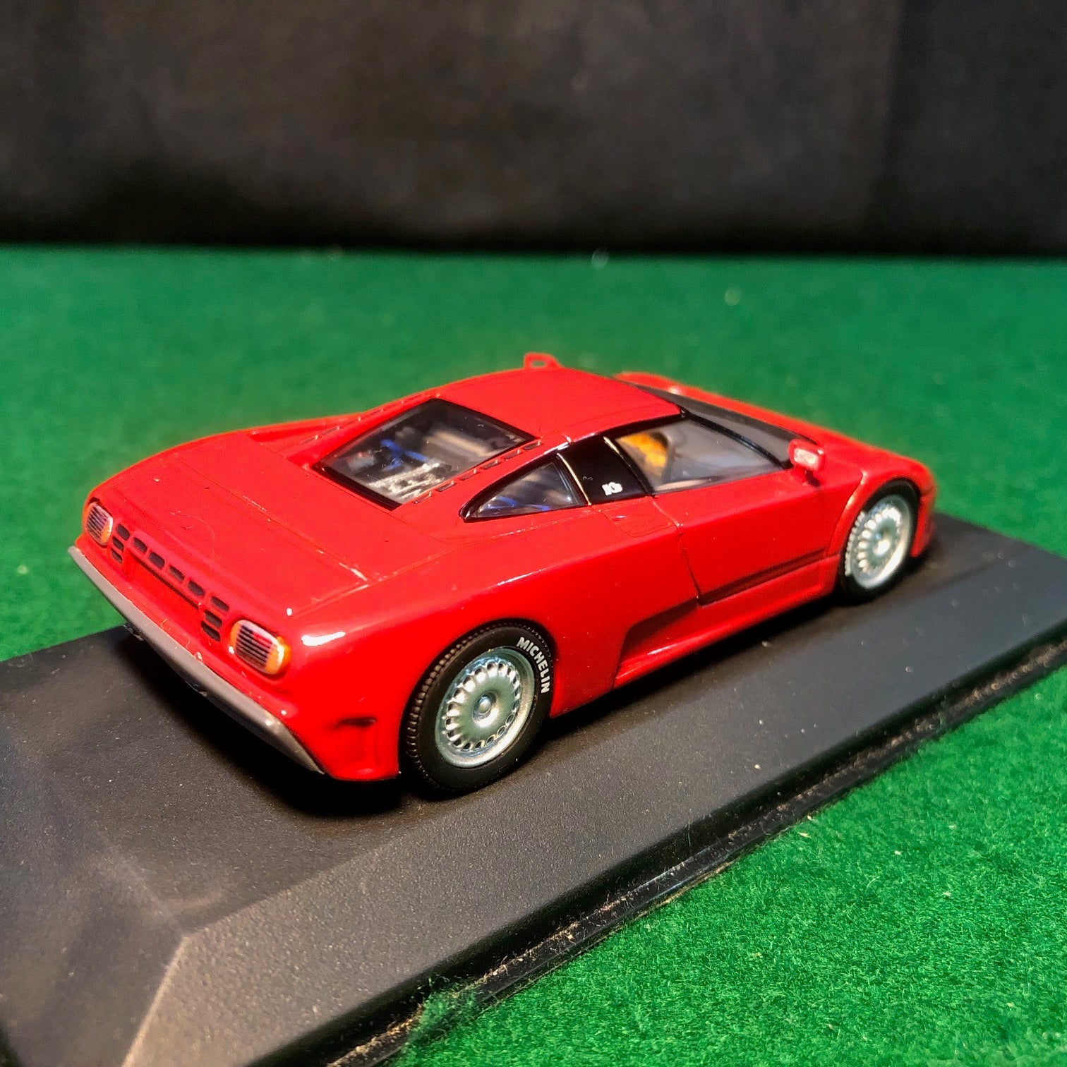 Bugatti EB 110 Red by Minichamps 1:43 (102112) - Petrolicious