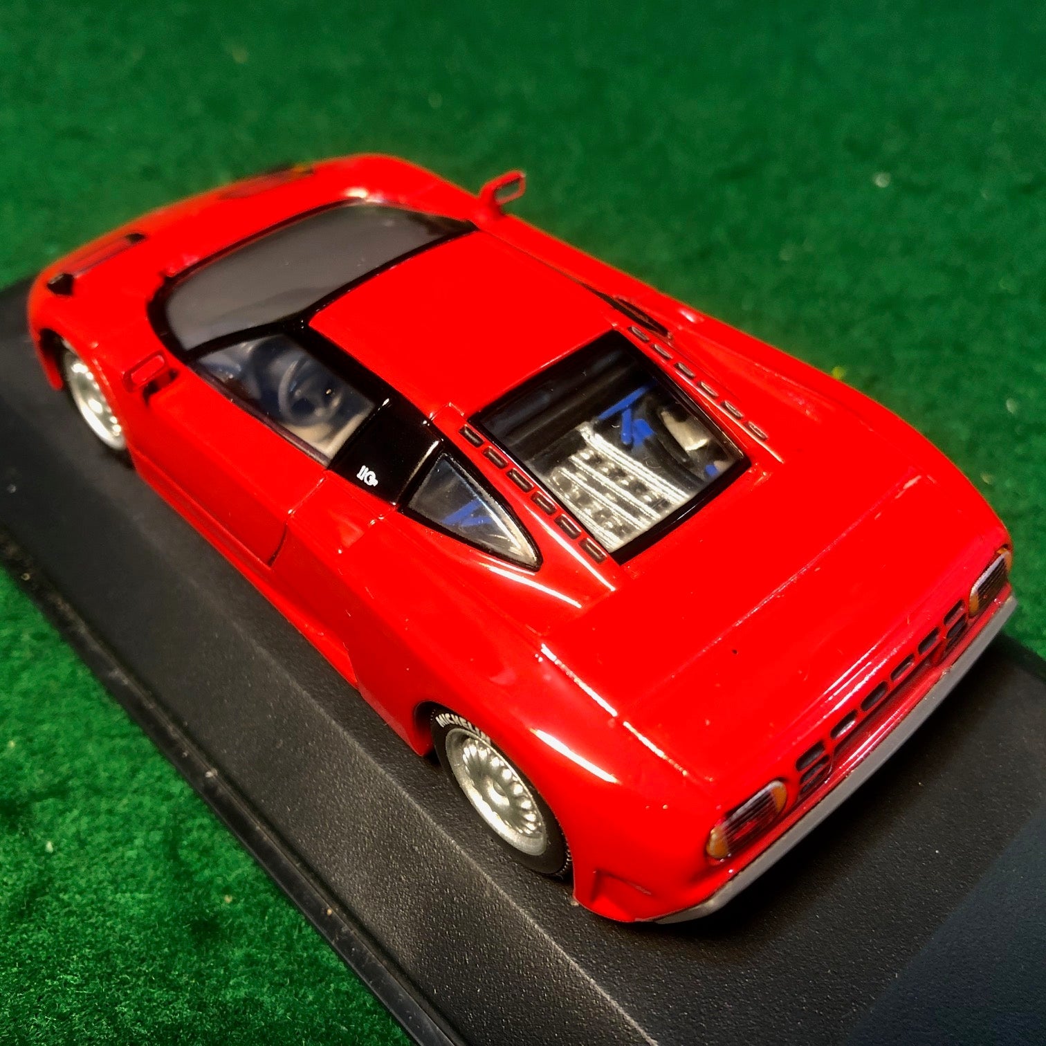 Bugatti EB 110 Red by Minichamps 1:43 (102112) - Petrolicious