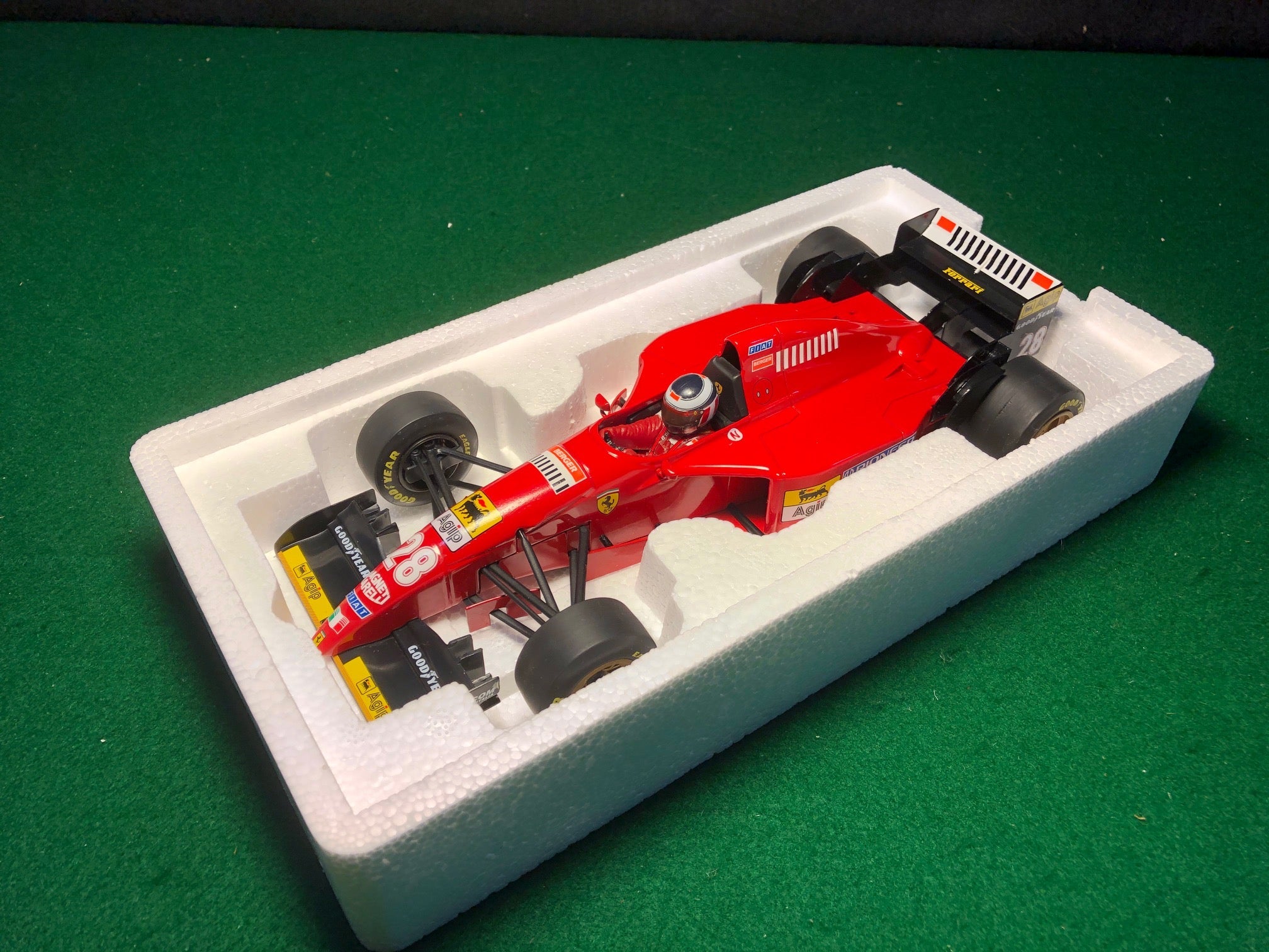 Ferrari 412T2 1994 F1 Gerhard Berger by Minichamps 1:18 - Default 