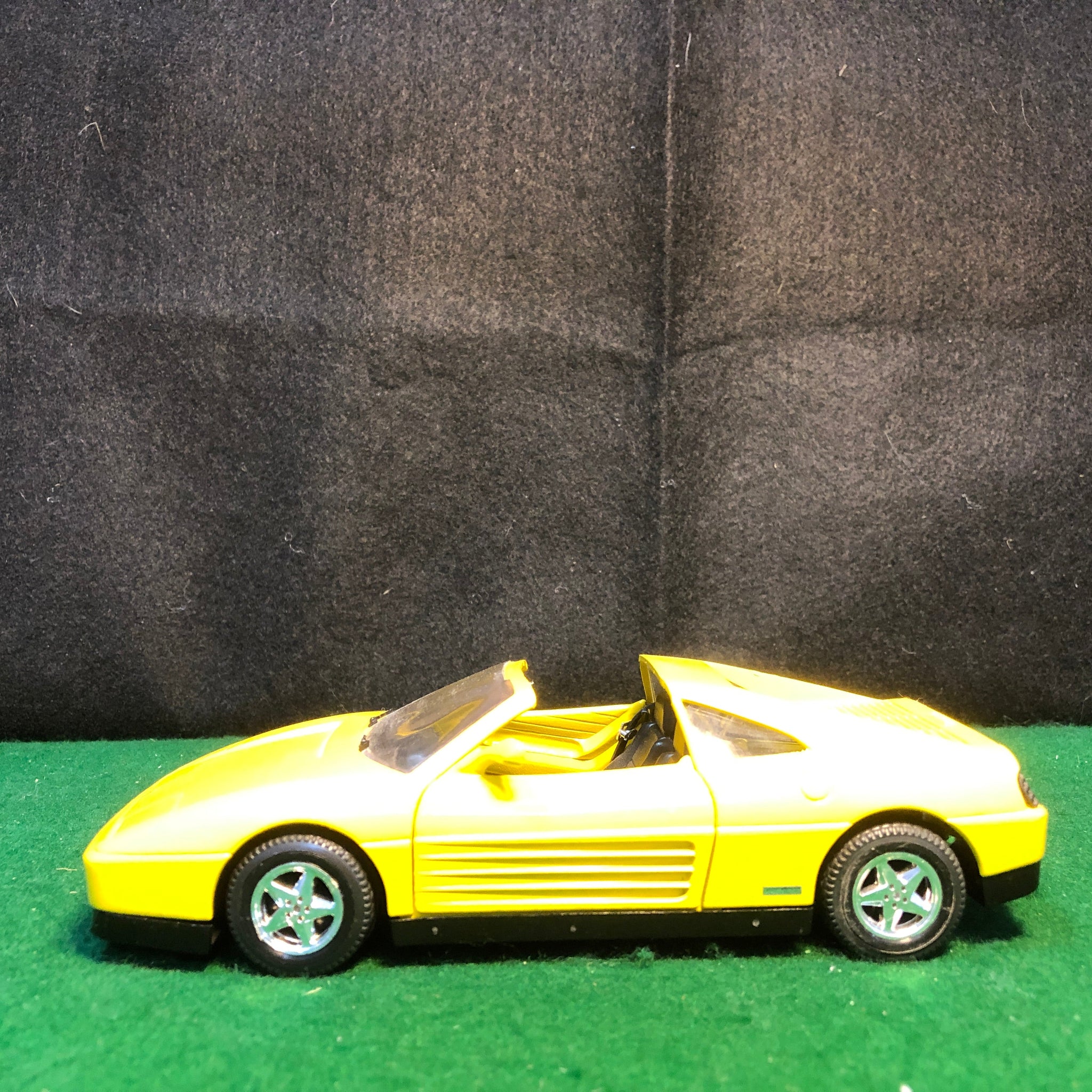 Ferrari 348 ts Yellow by Mira 1:24 (3002)(No box)