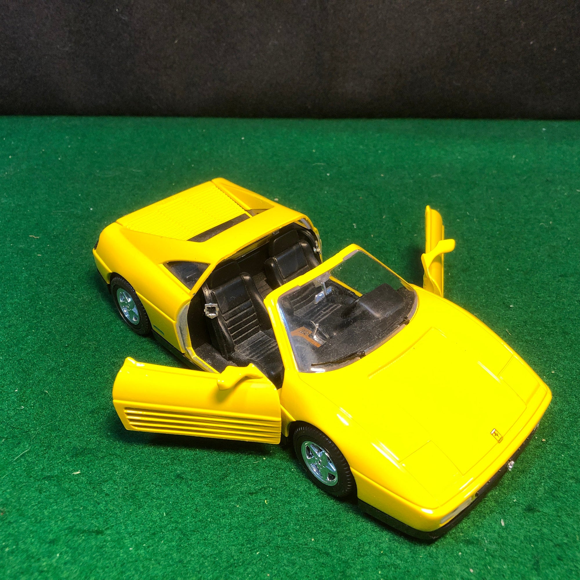 Ferrari 348 ts Yellow by Mira 1:24 (3002)(No box)