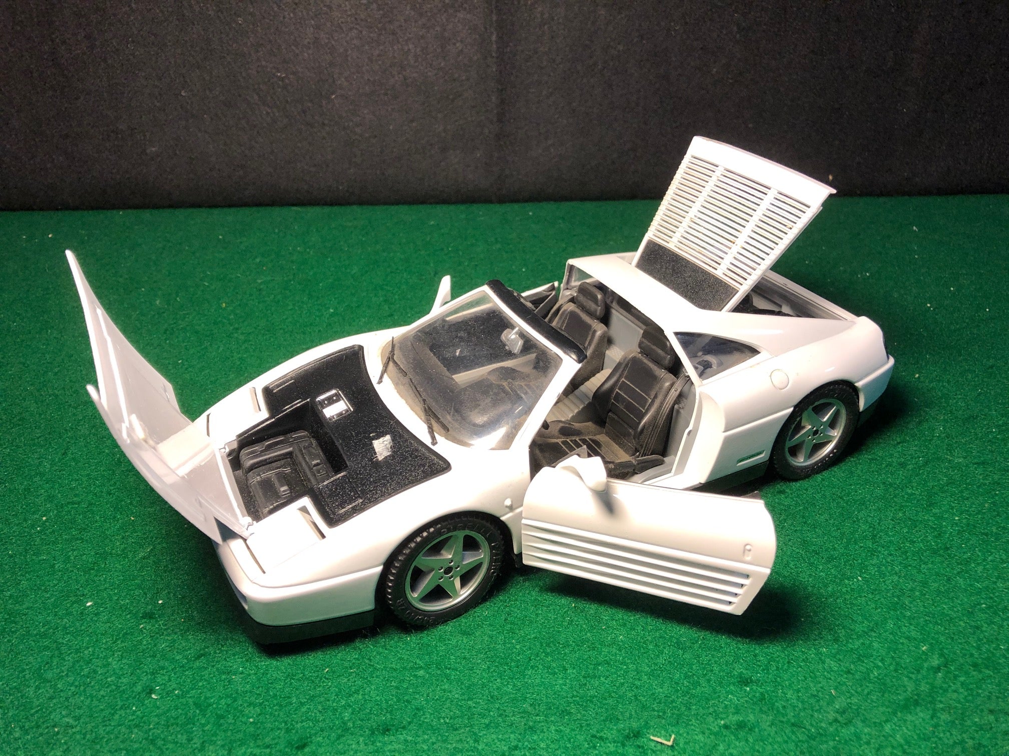 Ferrari 348 ts White by Mira 1:18 (6122)(No box)(Dmgd)