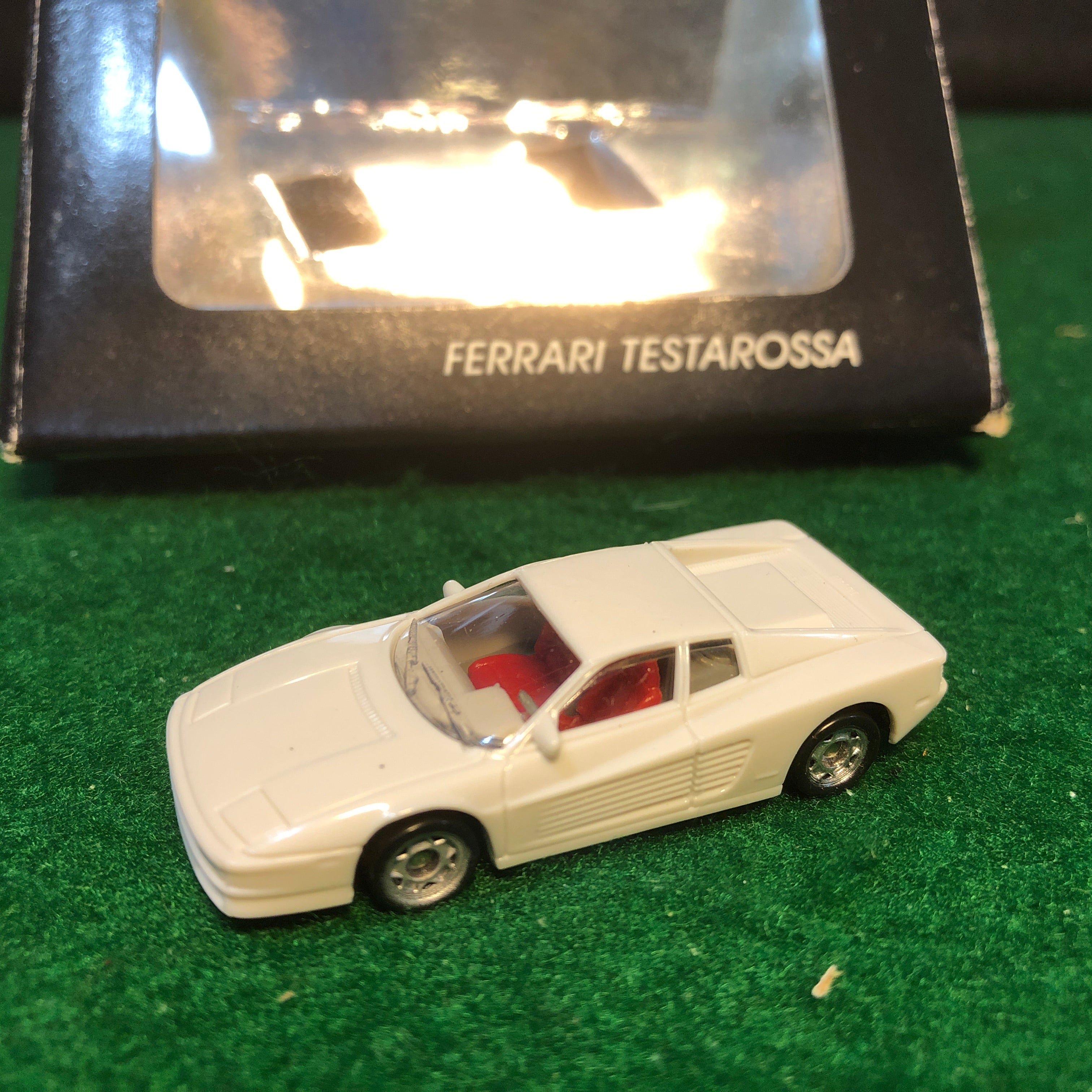 Ferrari Testarossa White by Monogram 1:87 HO (2014) - Default