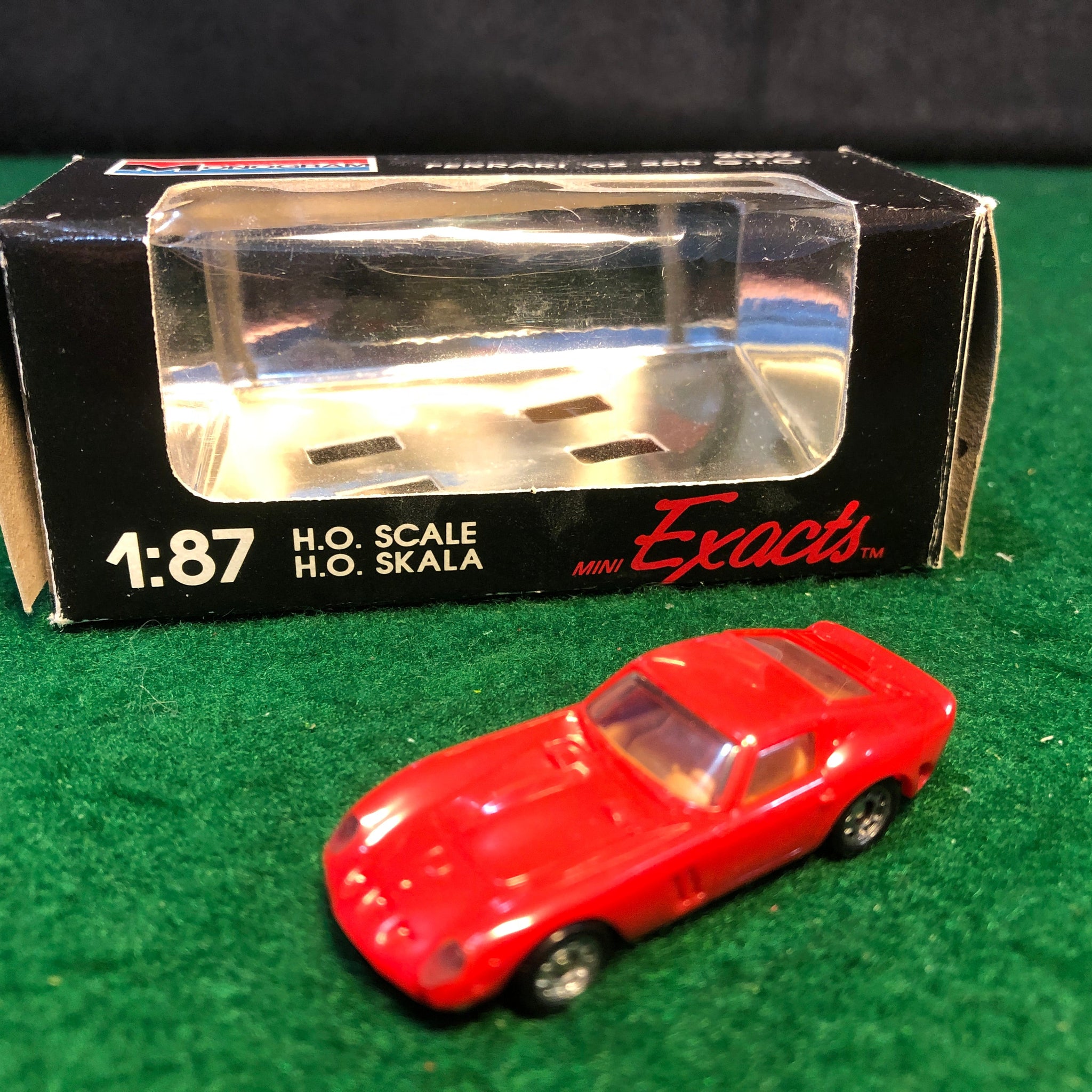 Ferrari 250 GTO Red by Monogram 1:87 HO (2039)