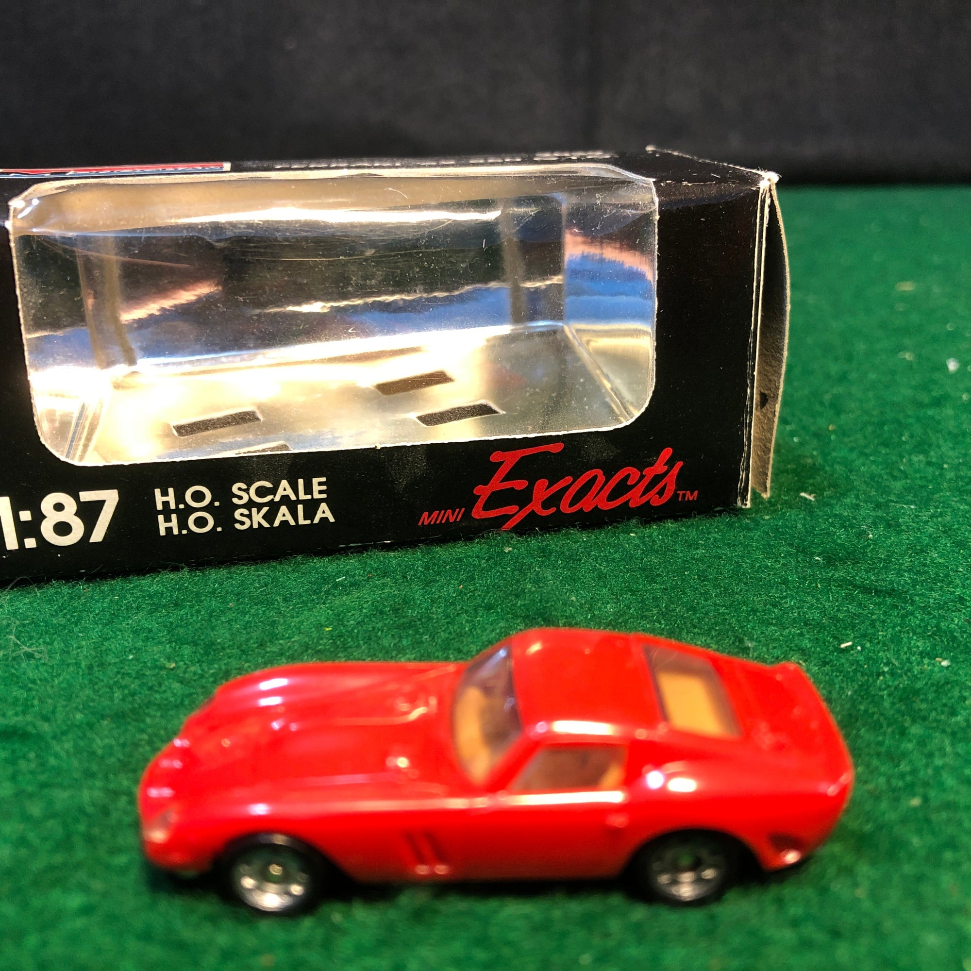 Ferrari 250 GTO Red by Monogram 1:87 HO (2039)