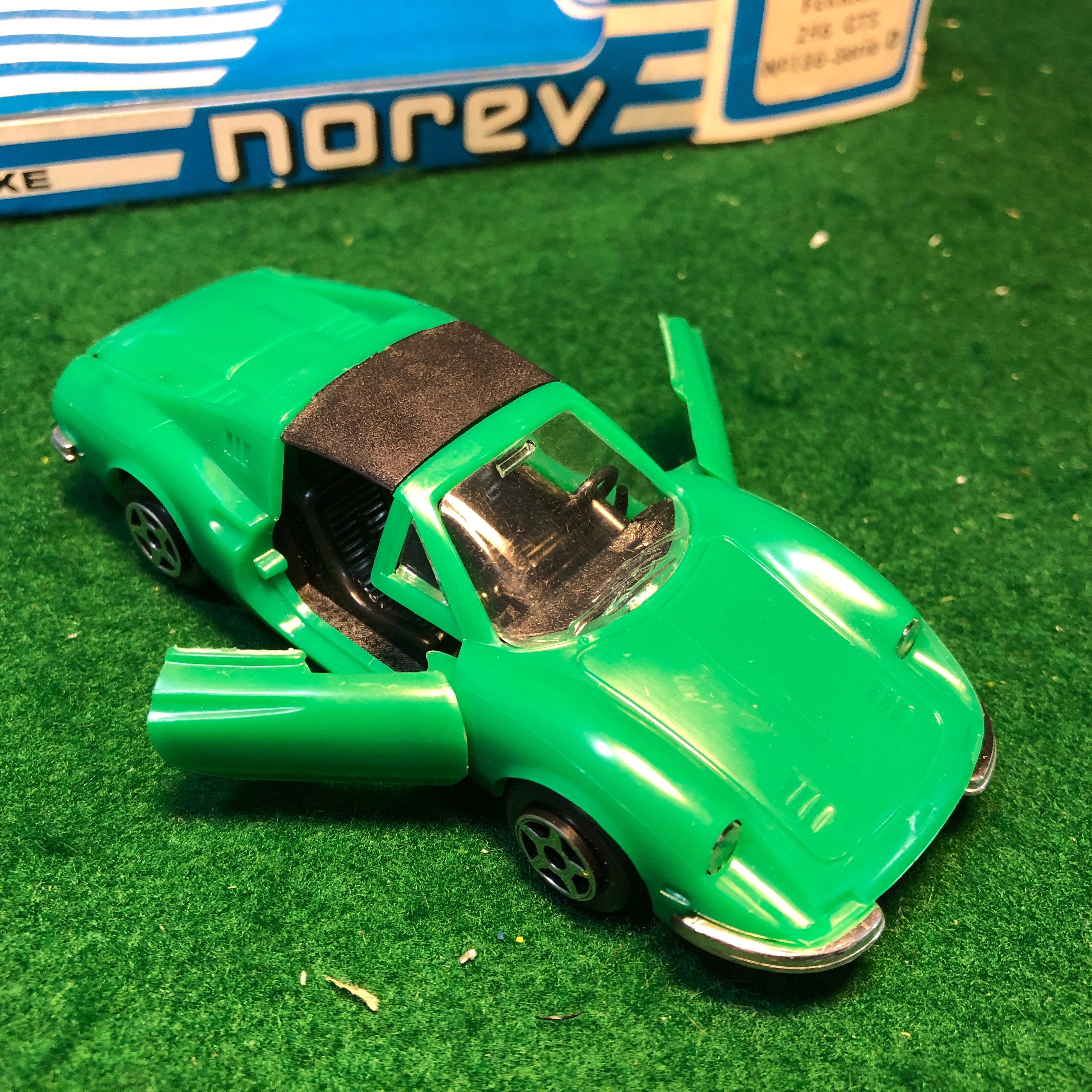 Ferrari 1/43 人気希少品 ディーノ フェラーリ 246GT グリーン Ferrari 246 GTS Dino Green by Norev 1:43 (186) - Default Title