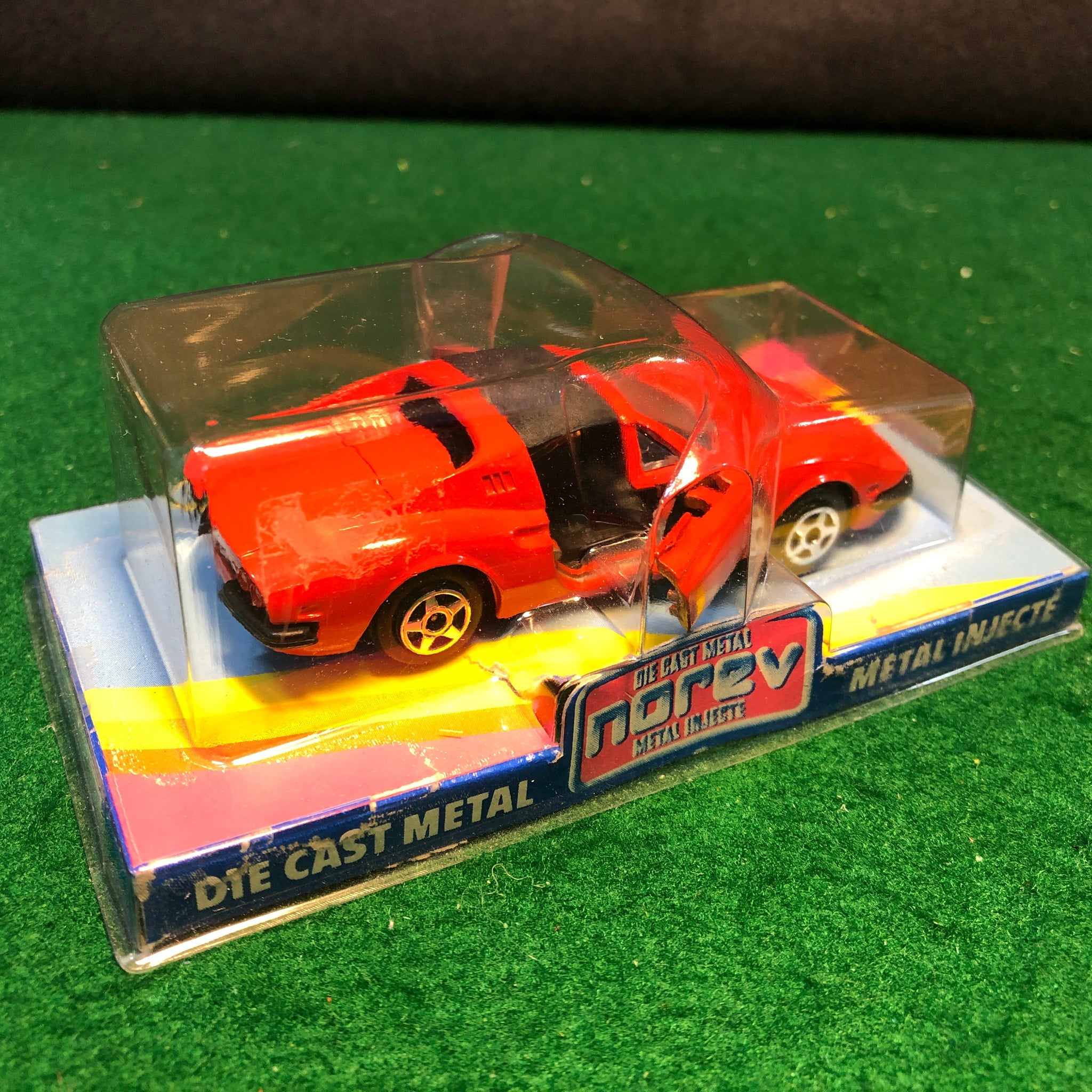 Ferrari 246 GTS Dino Red by Norev 1:43 (800)
