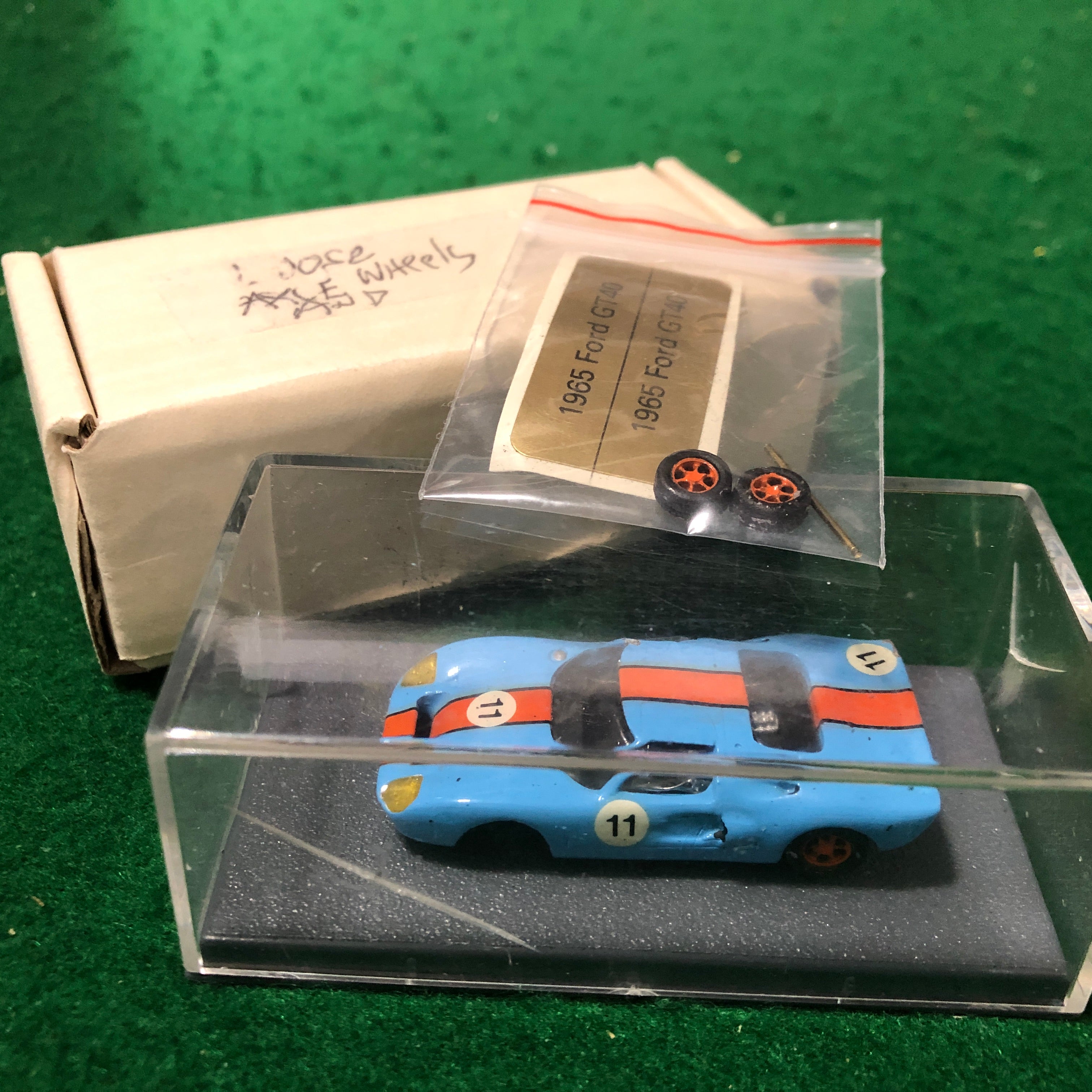 Ford GT 40 1965 N 11 by Bellini Piccolino 1:76 (GT11/F)(Dmg