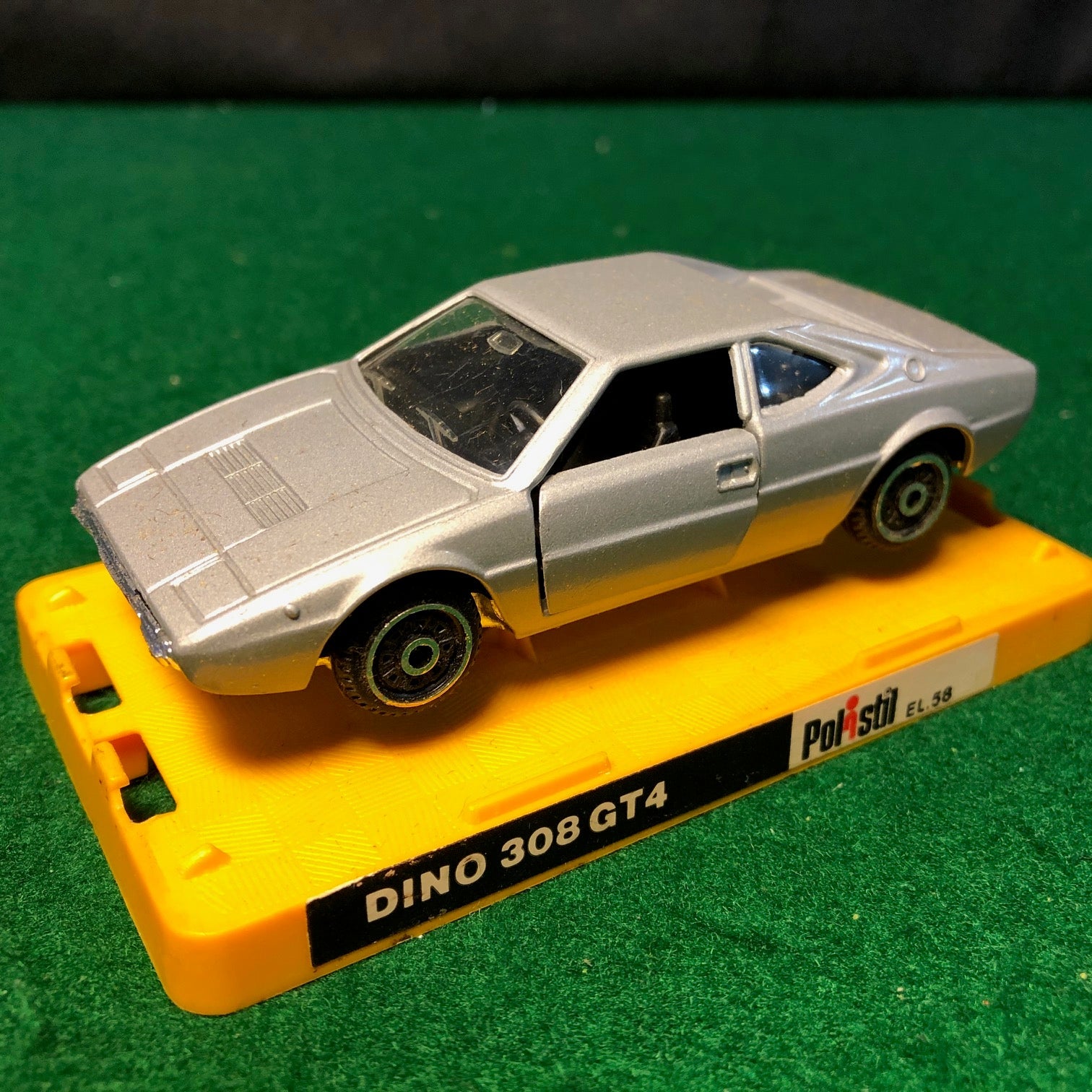 Ferrari 308 GT4 Dino 2+2 Silver by Polistil 1:43 (EL58)