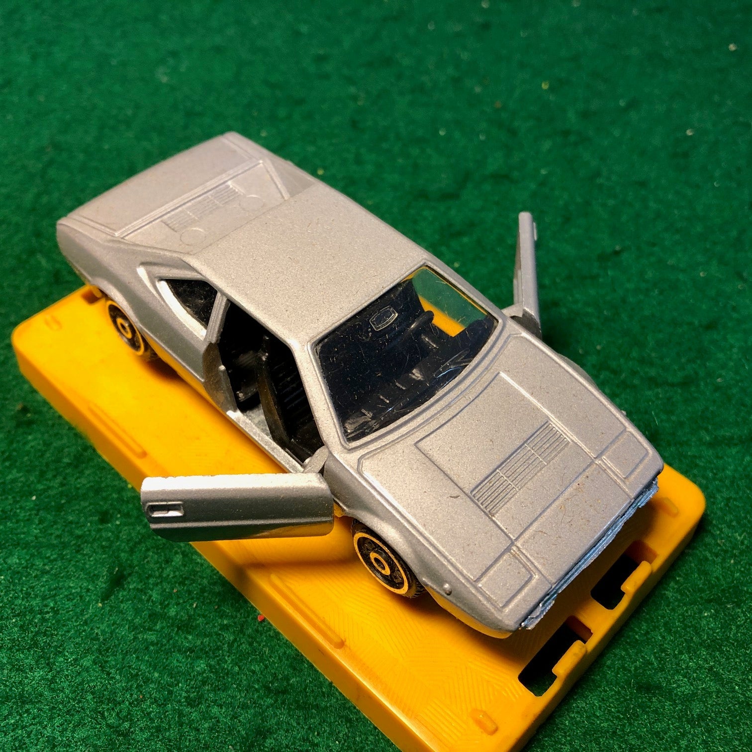 Ferrari 308 GT4 Dino 2+2 Silver by Polistil 1:43 (EL58)