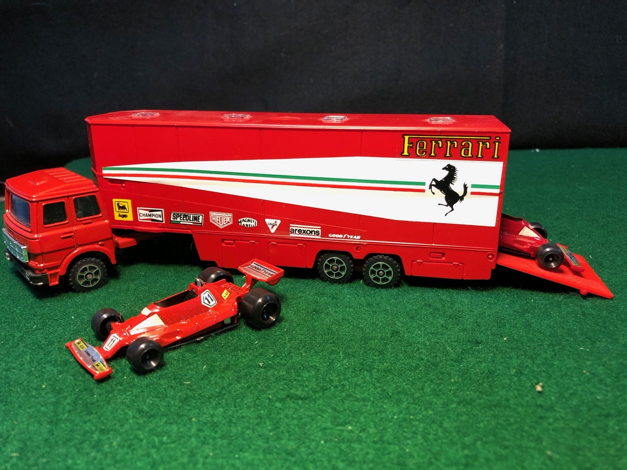 Ferrari Formula 1 Team Transporter & Cars 1:55 by Polistil (RJ101