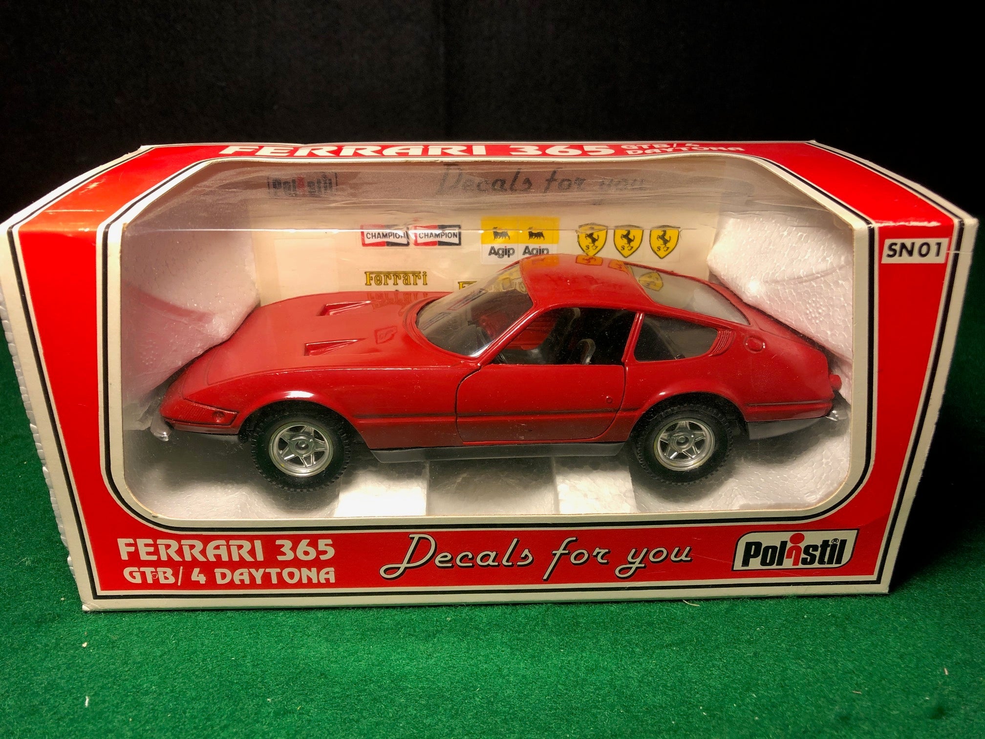 Ferrari 365GTB Daytona ストリート　1976年　レッド Ferrari 365 GTB/4 Daytona Red by Polistil 1:25 (SN01) - Petrolicious